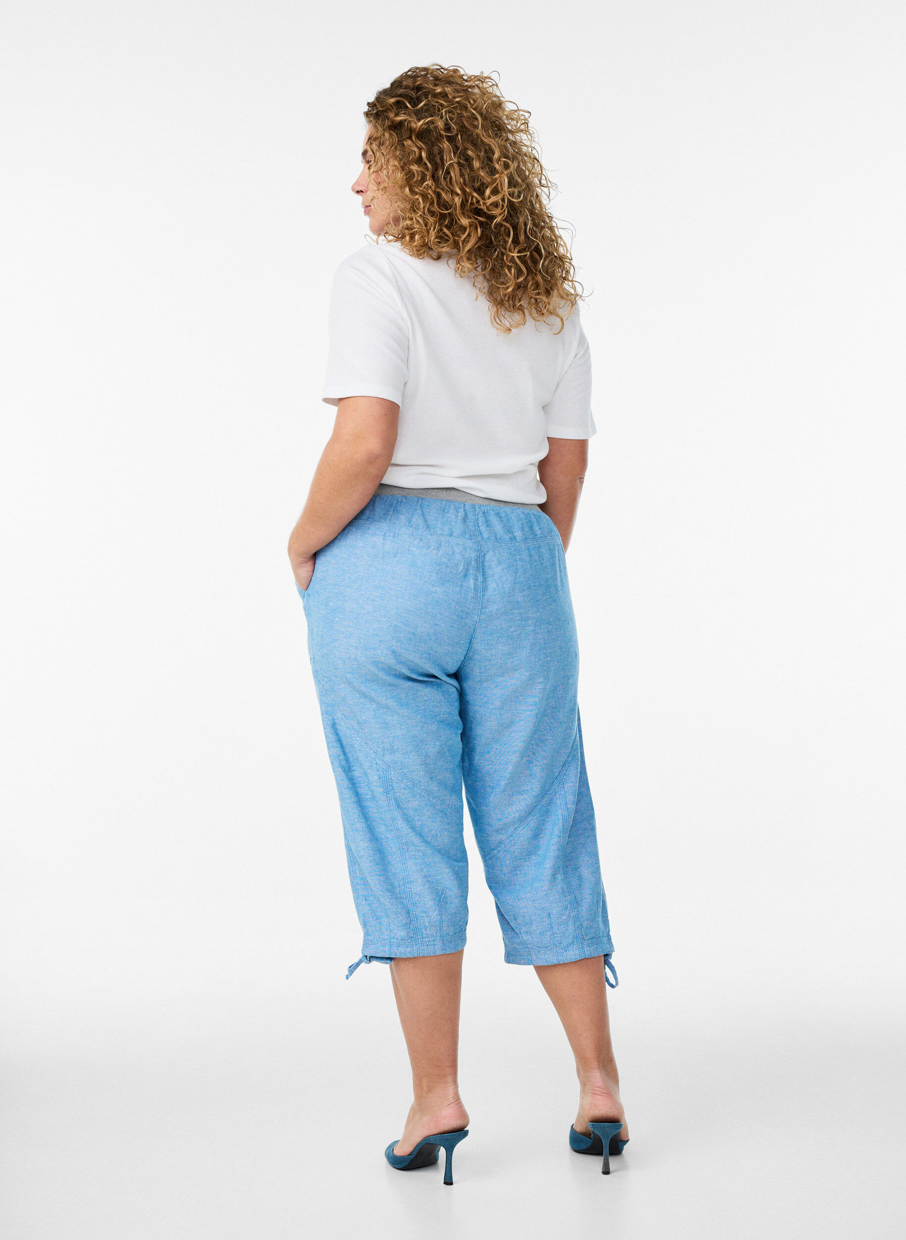 Zizzi Capribroek van katoen en linnen met elastische taille en strikkoord, Blauw, Model image number 1