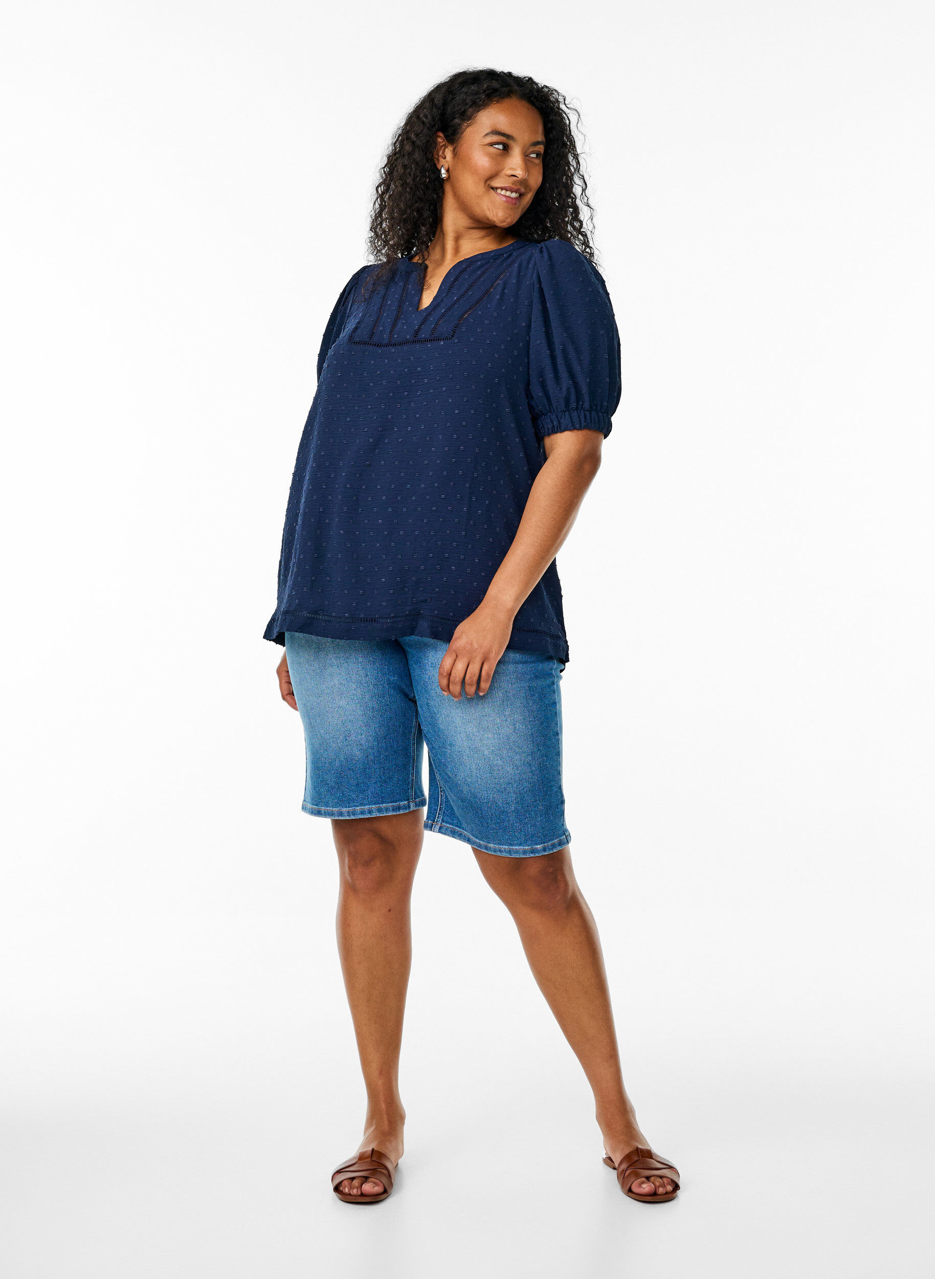 Zizzi Blouse met korte pofmouwen en gestippelde textuur, Navy Blazer, Model image number 2