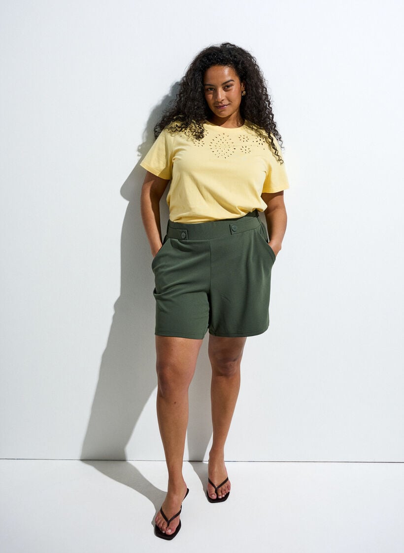 Korte broek met zakken en losse pasvorm, Groen, Image image number 0