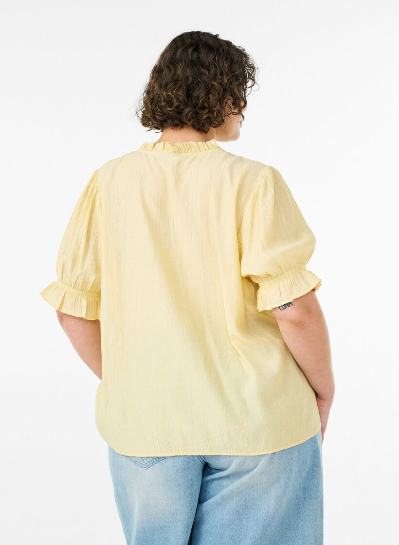 Blouse met korte mouwen in een viscosemix met textuur en ruchesmouwen, Geel, Model image number 2