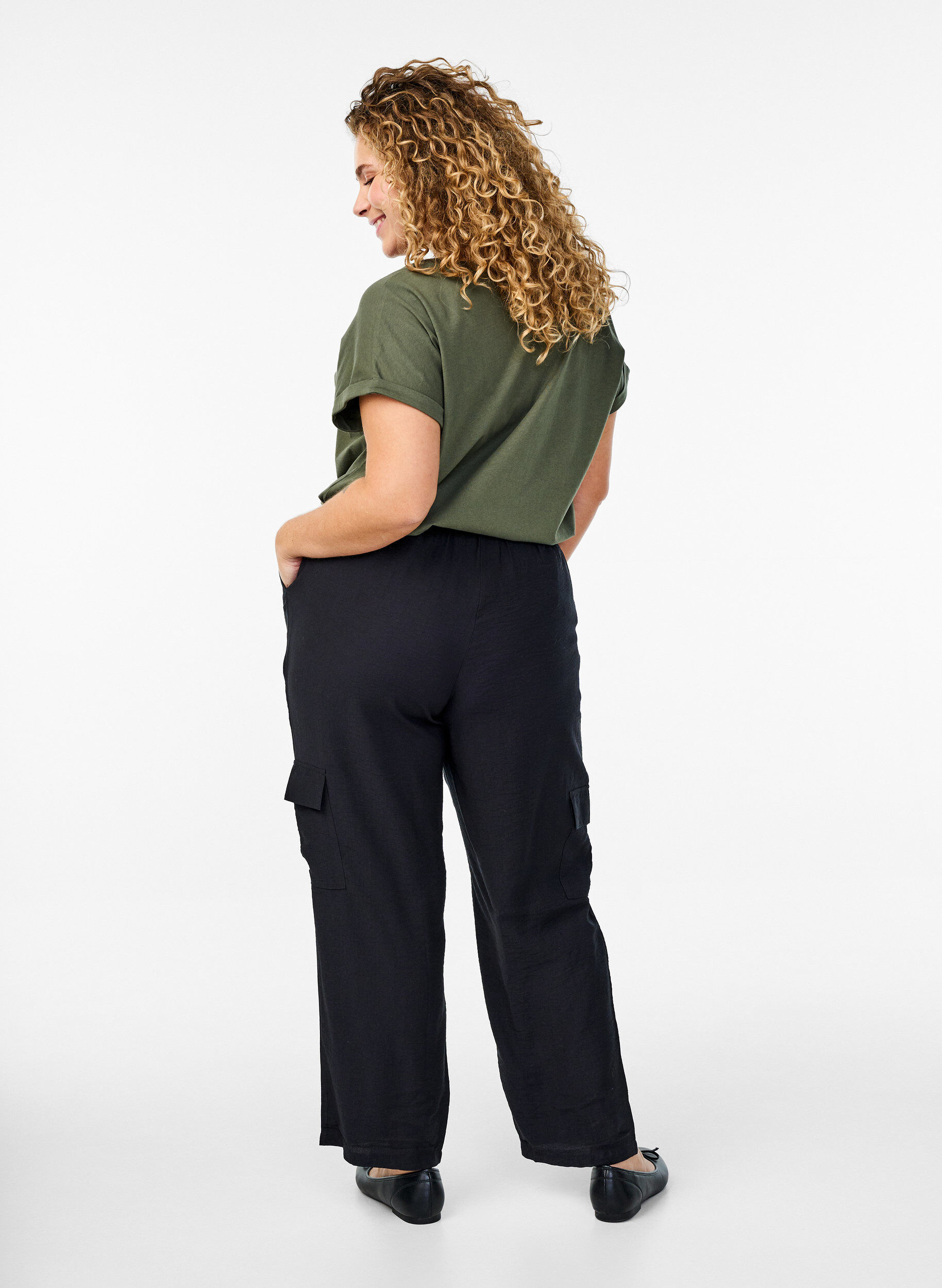 Zizzi Cargo broek met hoge taille, Zwart, Model image number 1