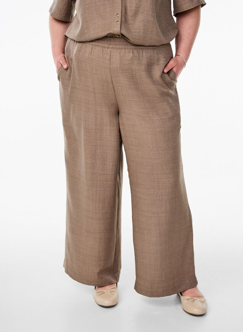 Losse broek met elastische tailleband en zakken, Bruin, Model image number 2