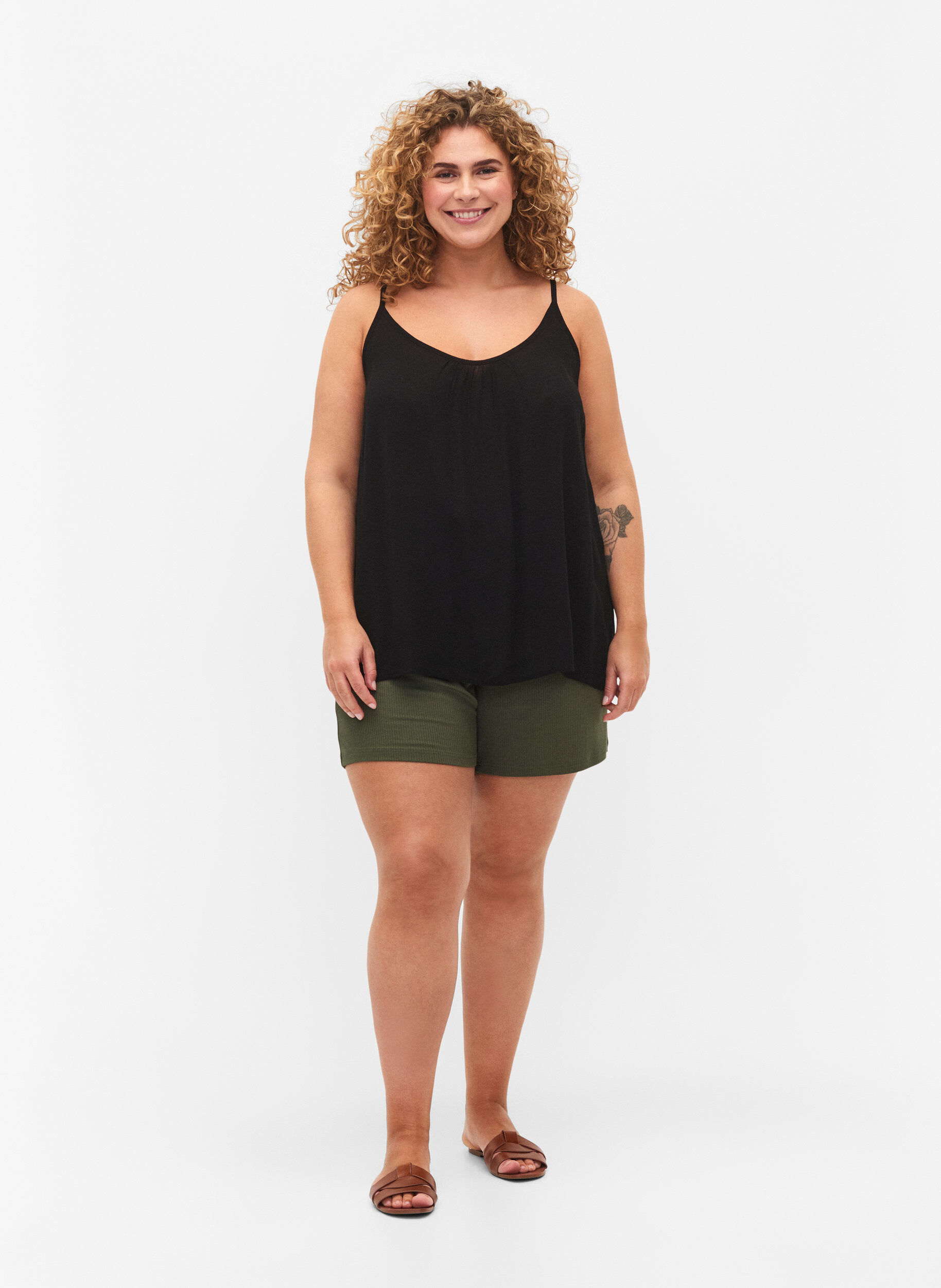 ZizziStrap top in viscose, Zwart, Model image number 1