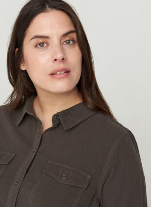 Lange katoenen blouse met borstzakken, Khaki Green, Model image number 2