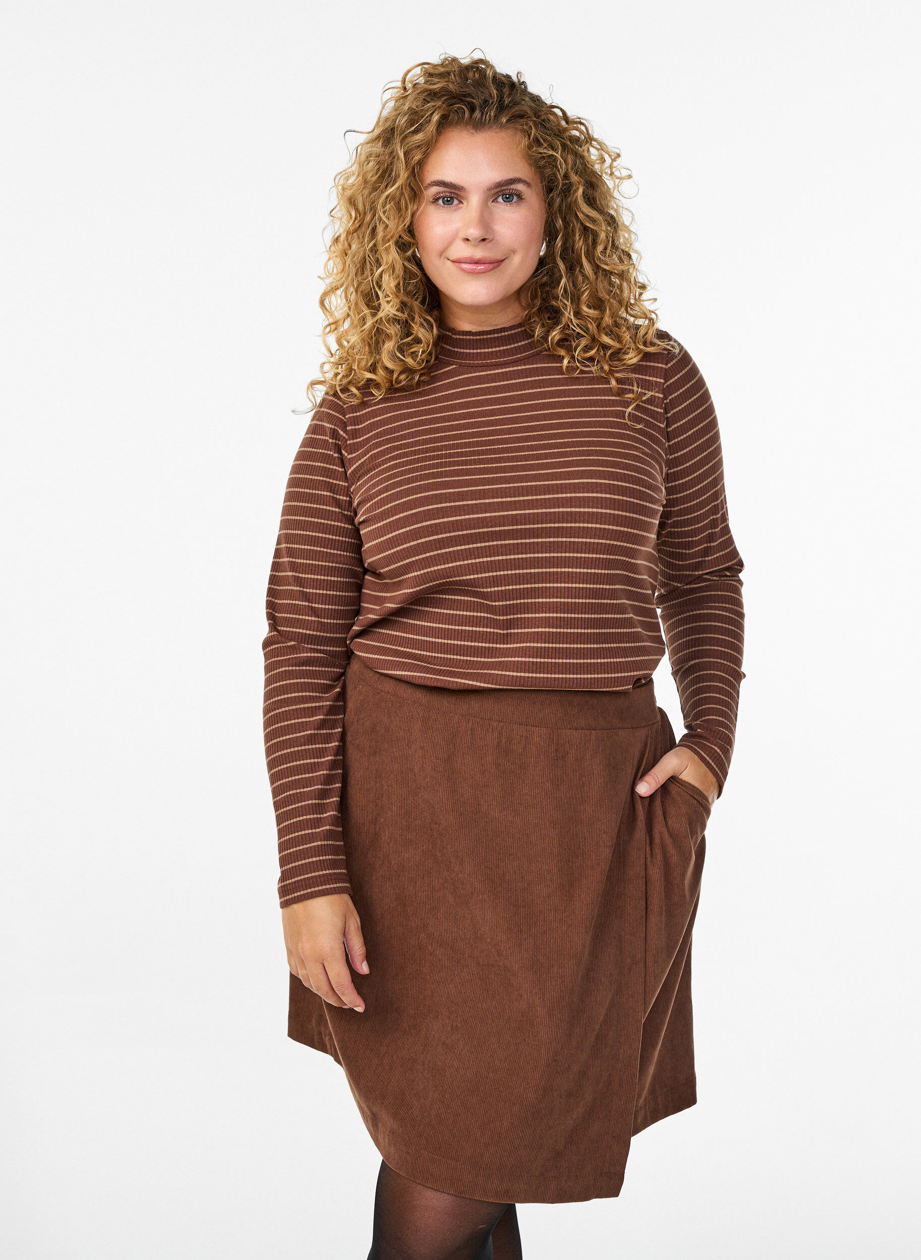Zizzi Korte rok van corduroy, Bruin, Model image number 0