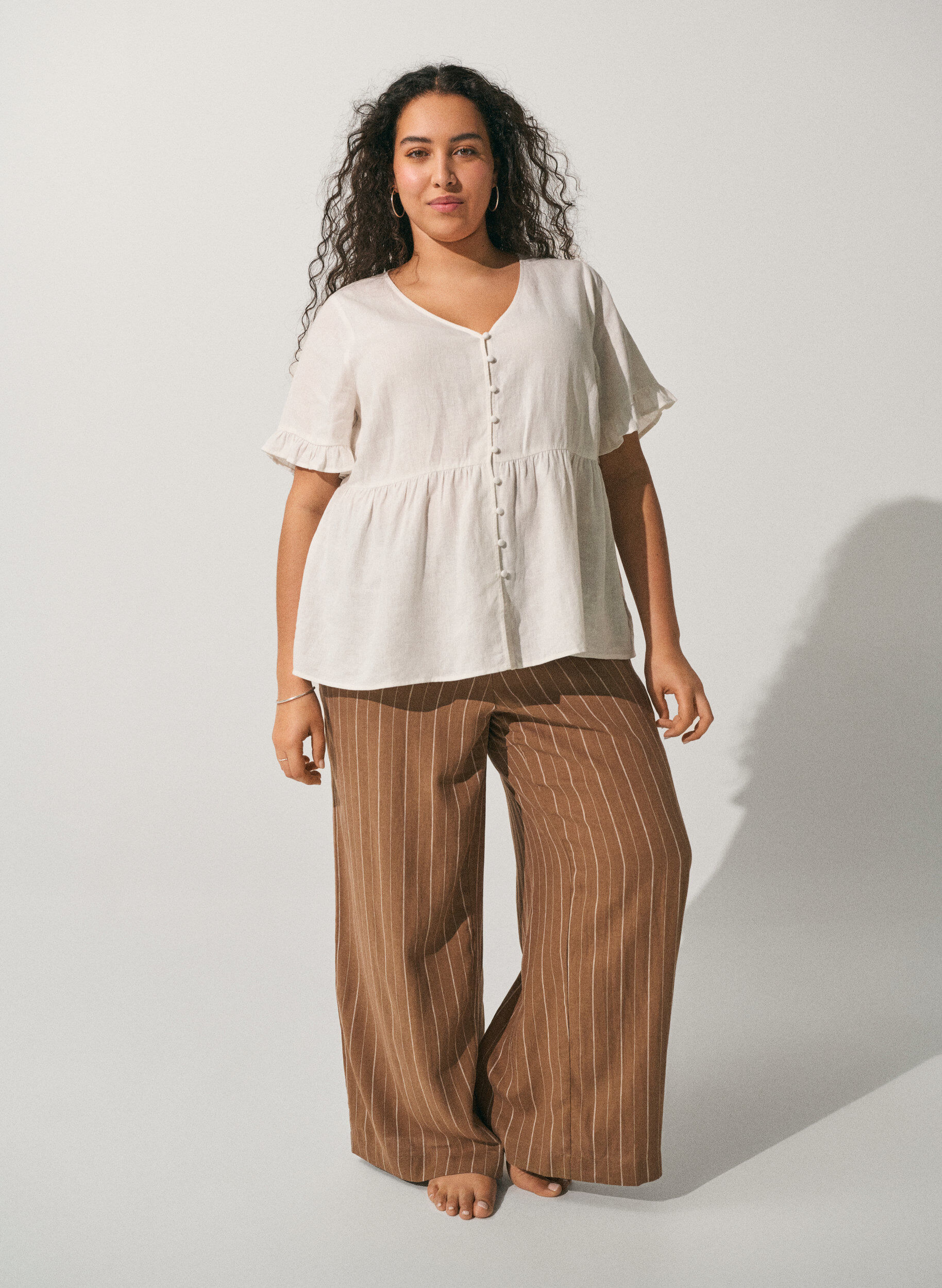 Blouse in linnen en viscose met een V-hals en knoopsluiting