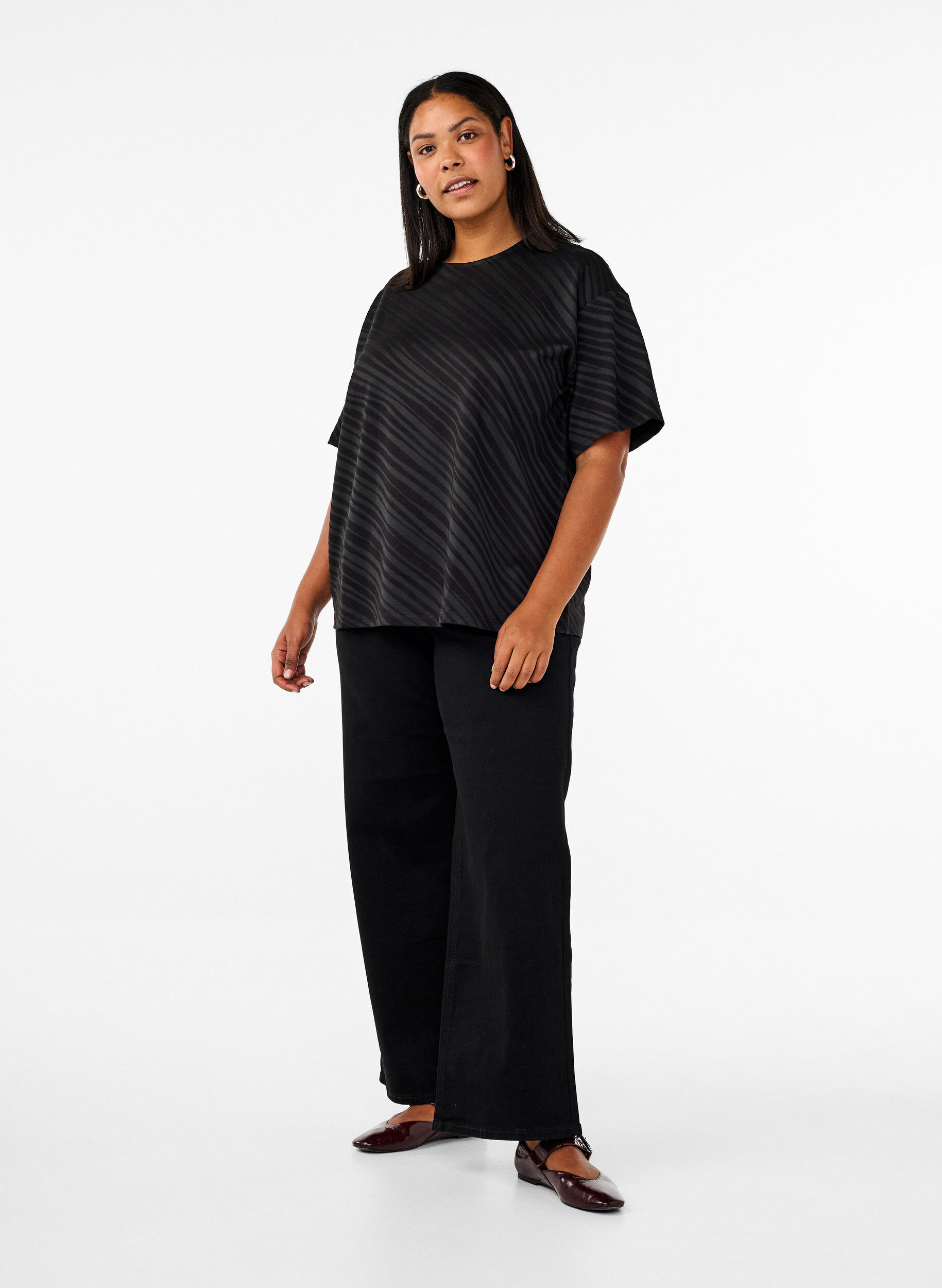 Zizzi Oversized blouse met patroon, Zwart, Model image number 1