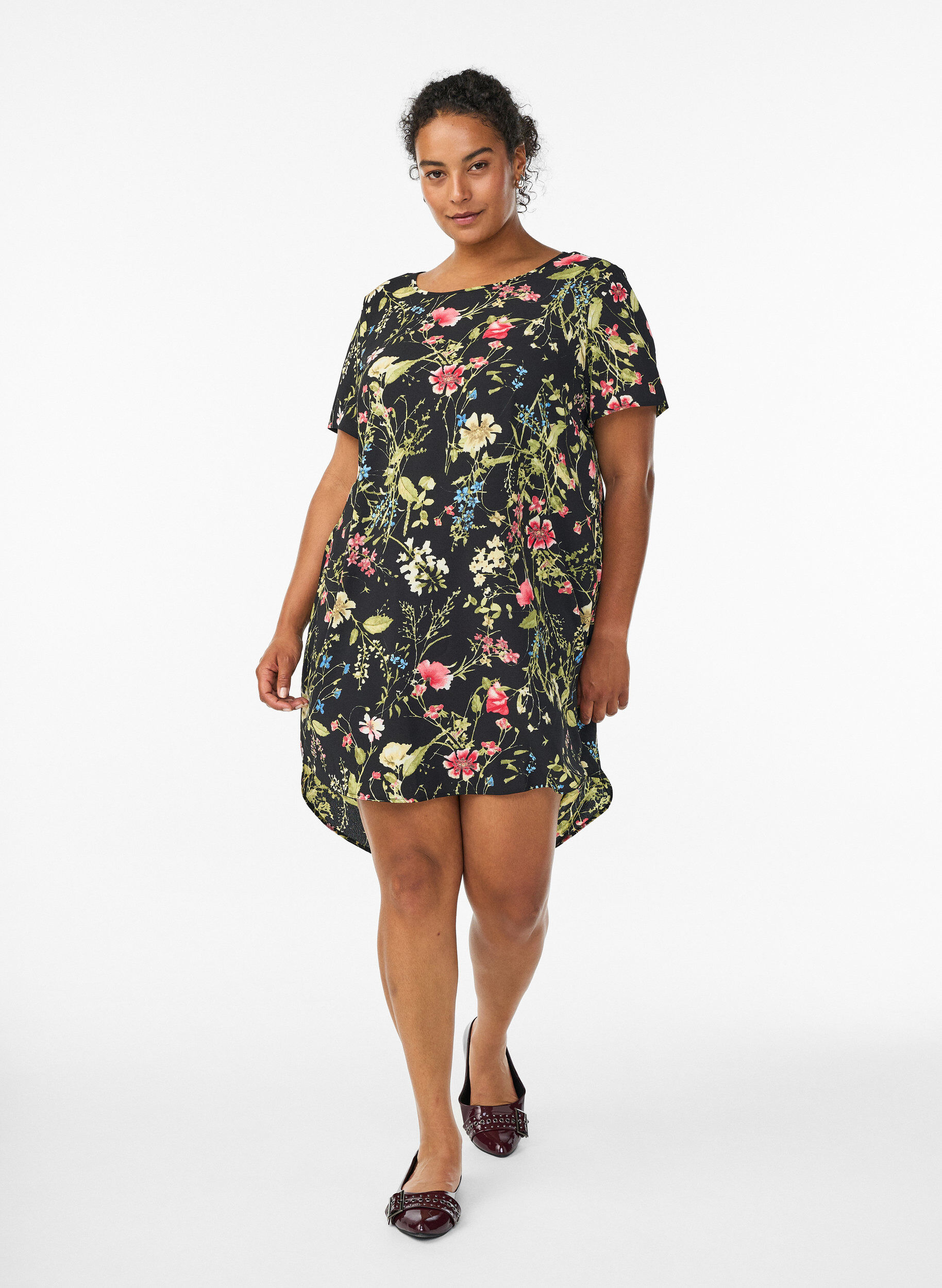 Zizzi Jurk met print en korte mouwen, Zwart, Model image number 1