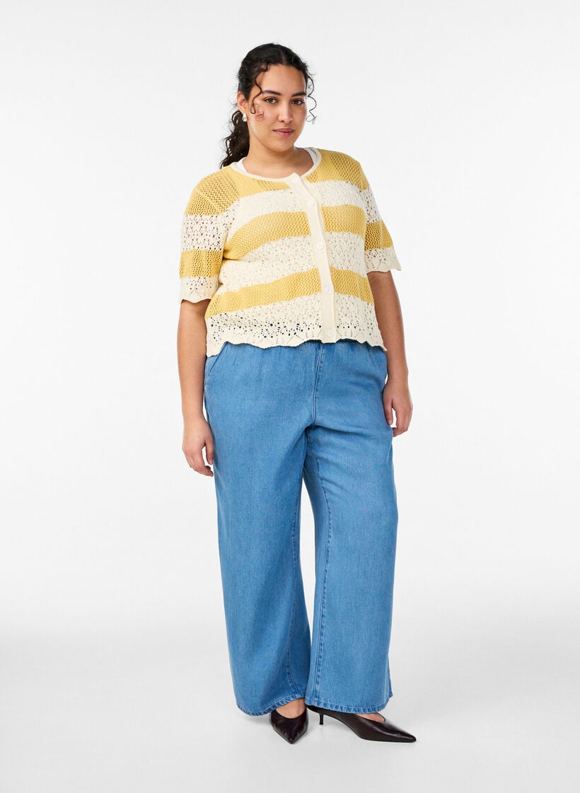 Gebreid Vest met ajourborduurwerk en strepen, Geel, Model image number 1
