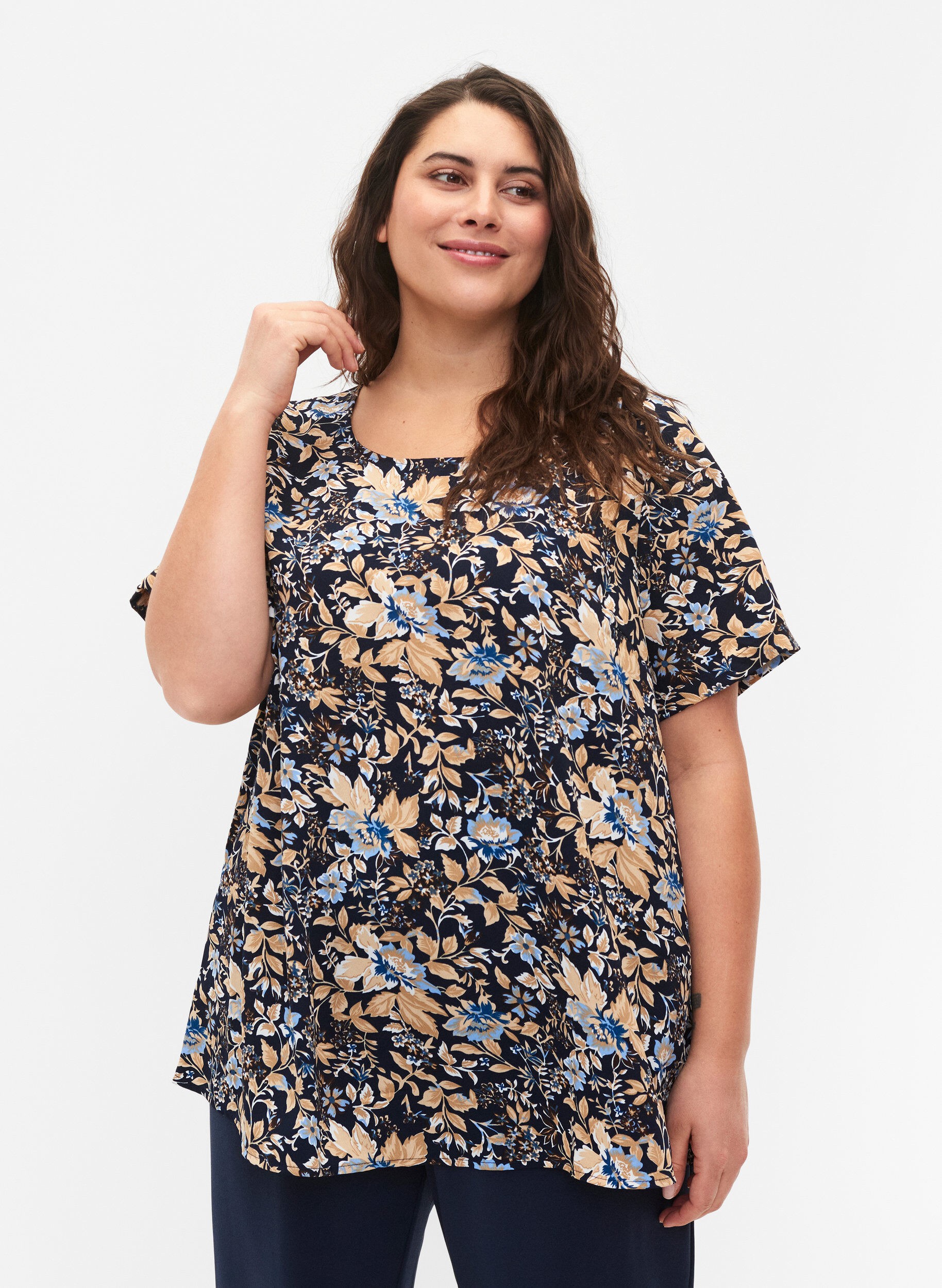 Zizzi 	 FLASH - Blouse met korte mouwen en print, Brown Blue Flower, Model image number 0