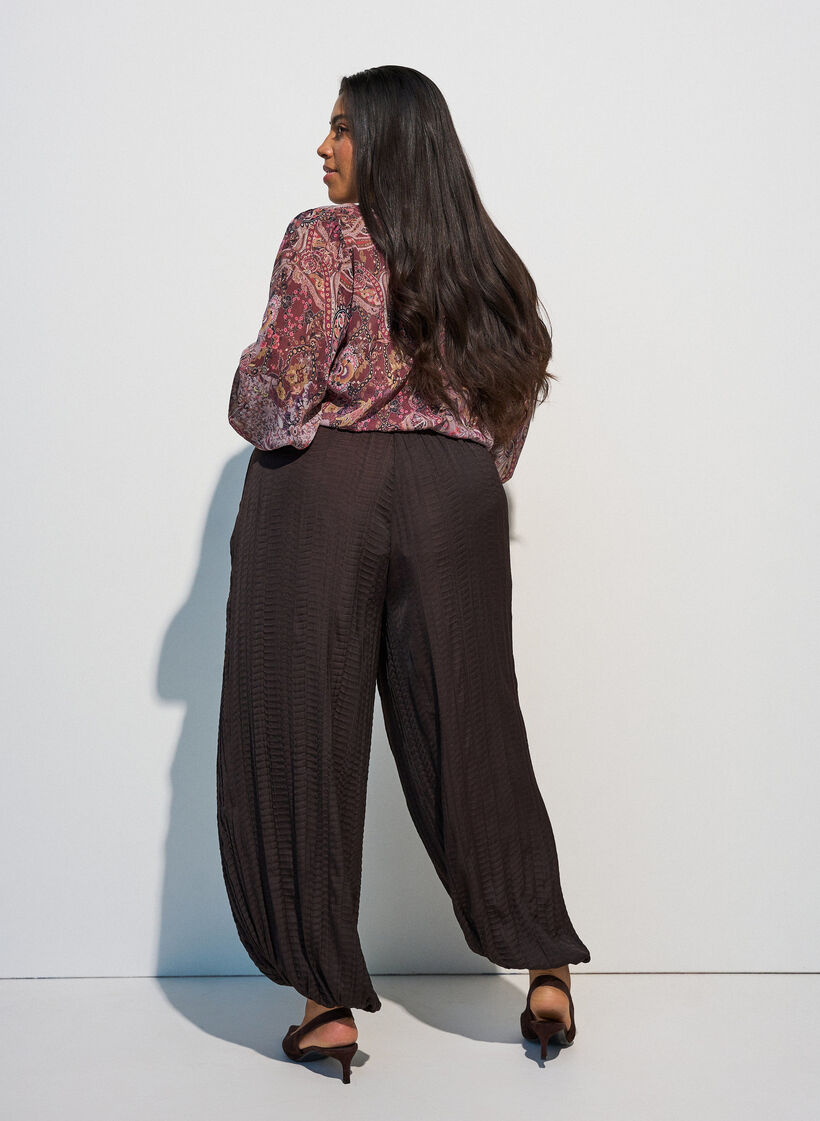 Ballonbroek met structuur en elastische taille, Bruin, Model image number 1