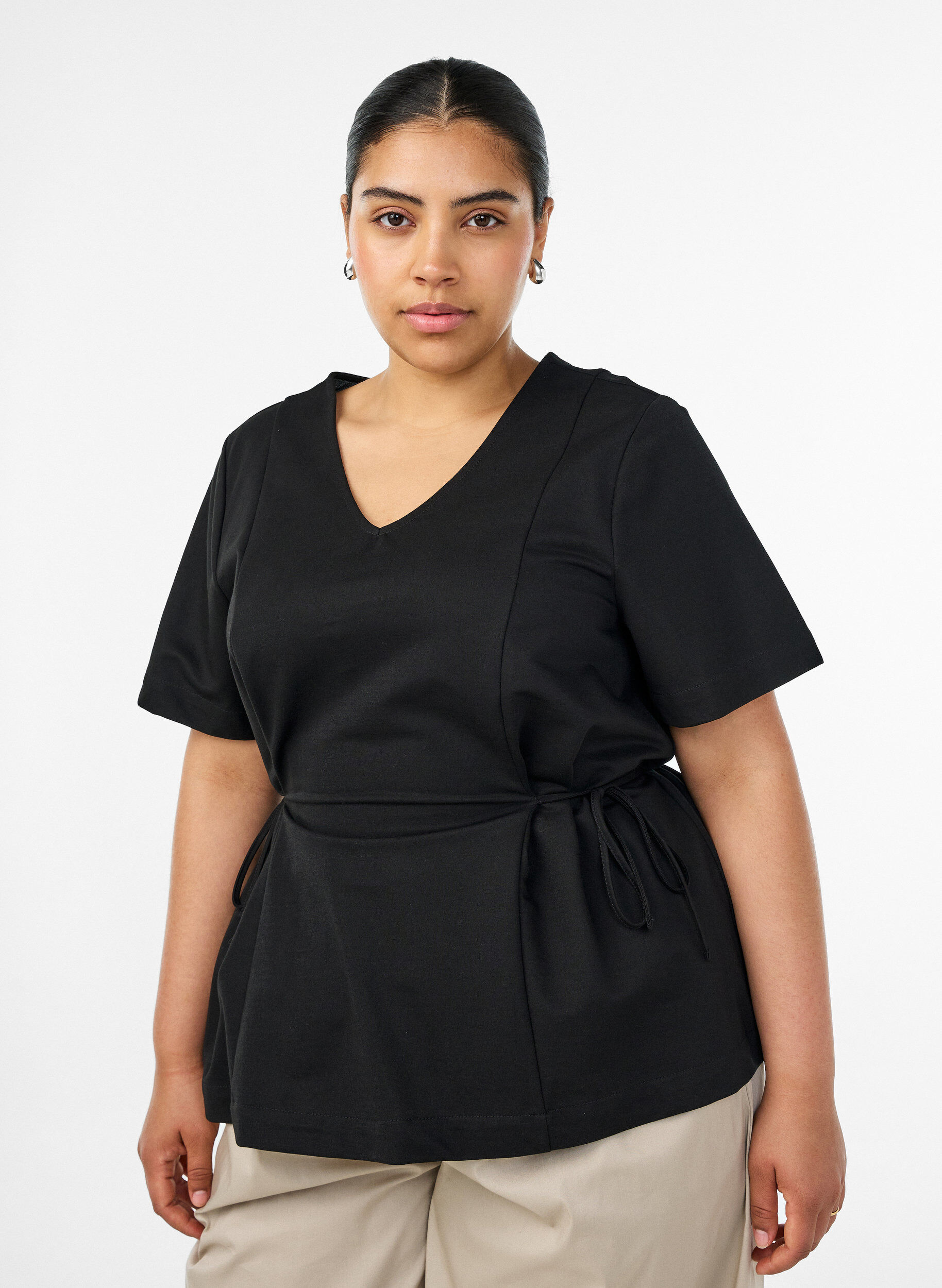 ZizziBlouse in een katoenmix met V-hals en striklint, Zwart, Model image number 0