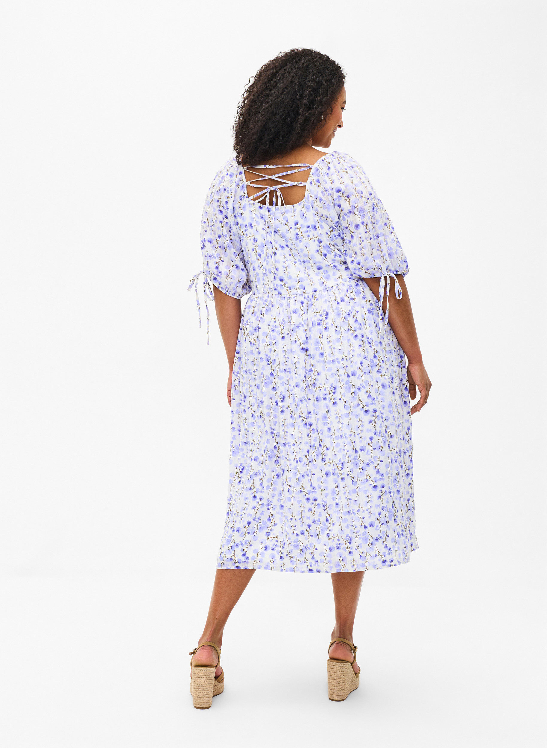 Zizzi Zomerjurk met bloemenprint en kanten details, Sand Verbena AOP, Model image number 1