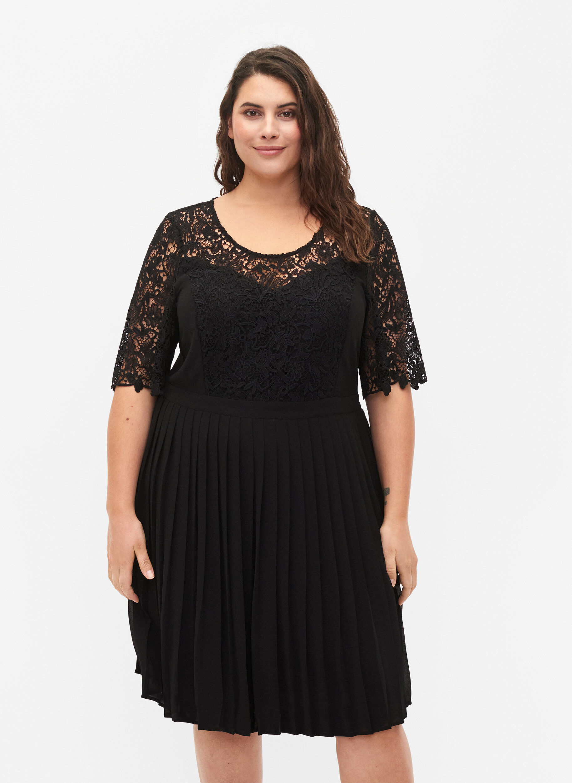 Zizzi Jurk met korte mouwen en kanten top, Black, Model image number 0