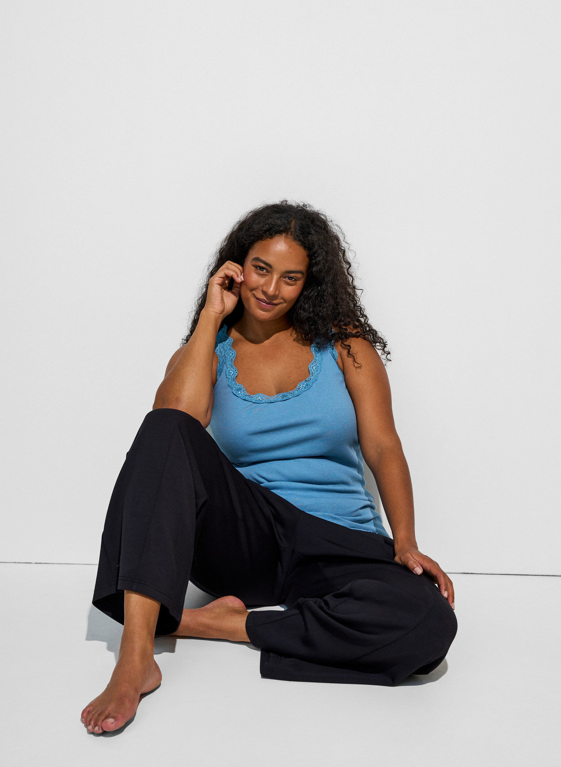 ZizziTop met kant, Blauw, Model image number 0