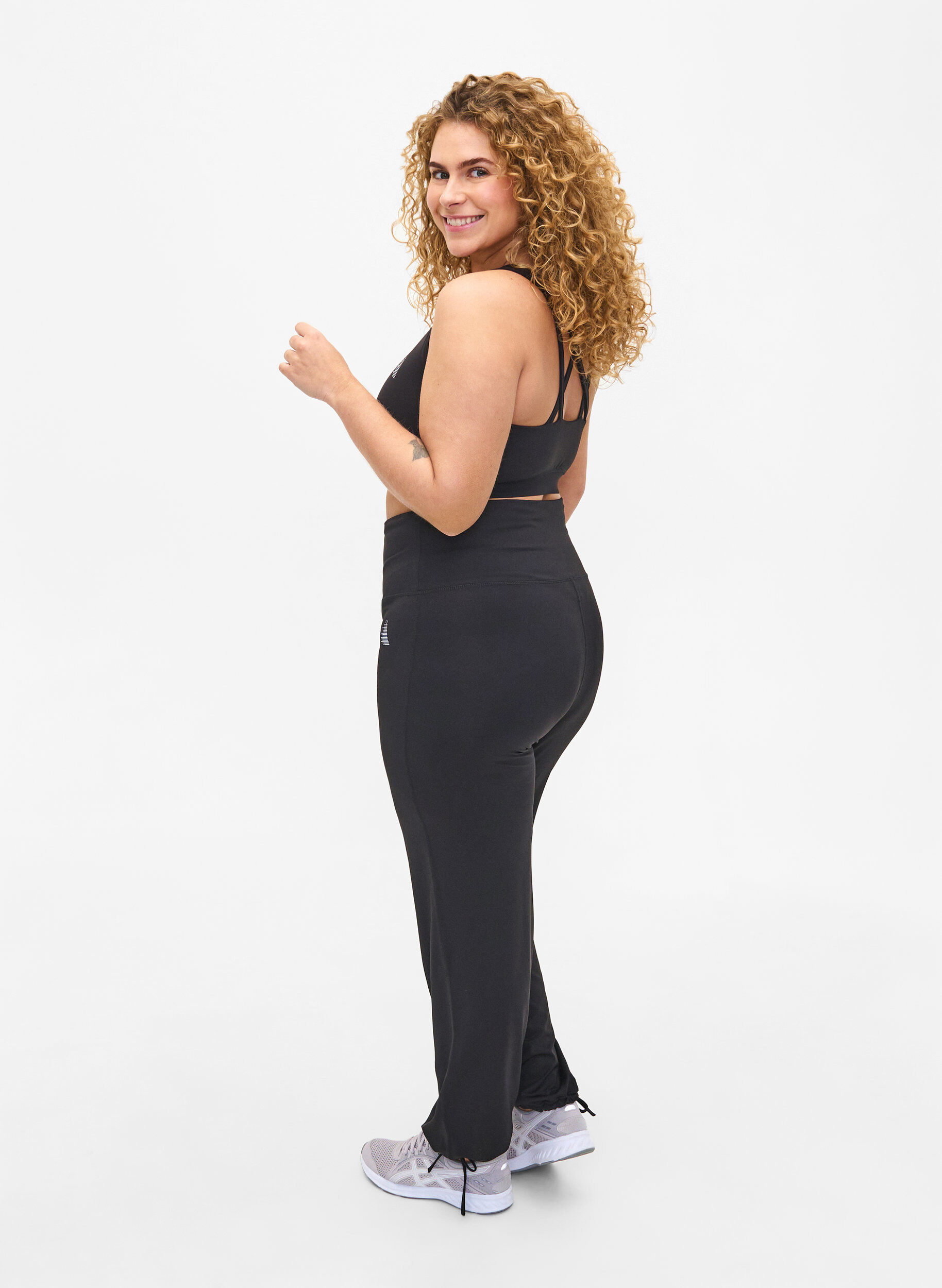 Zizzi Losvallende trainingsbroek met trekkoord, Black, Model image number 1