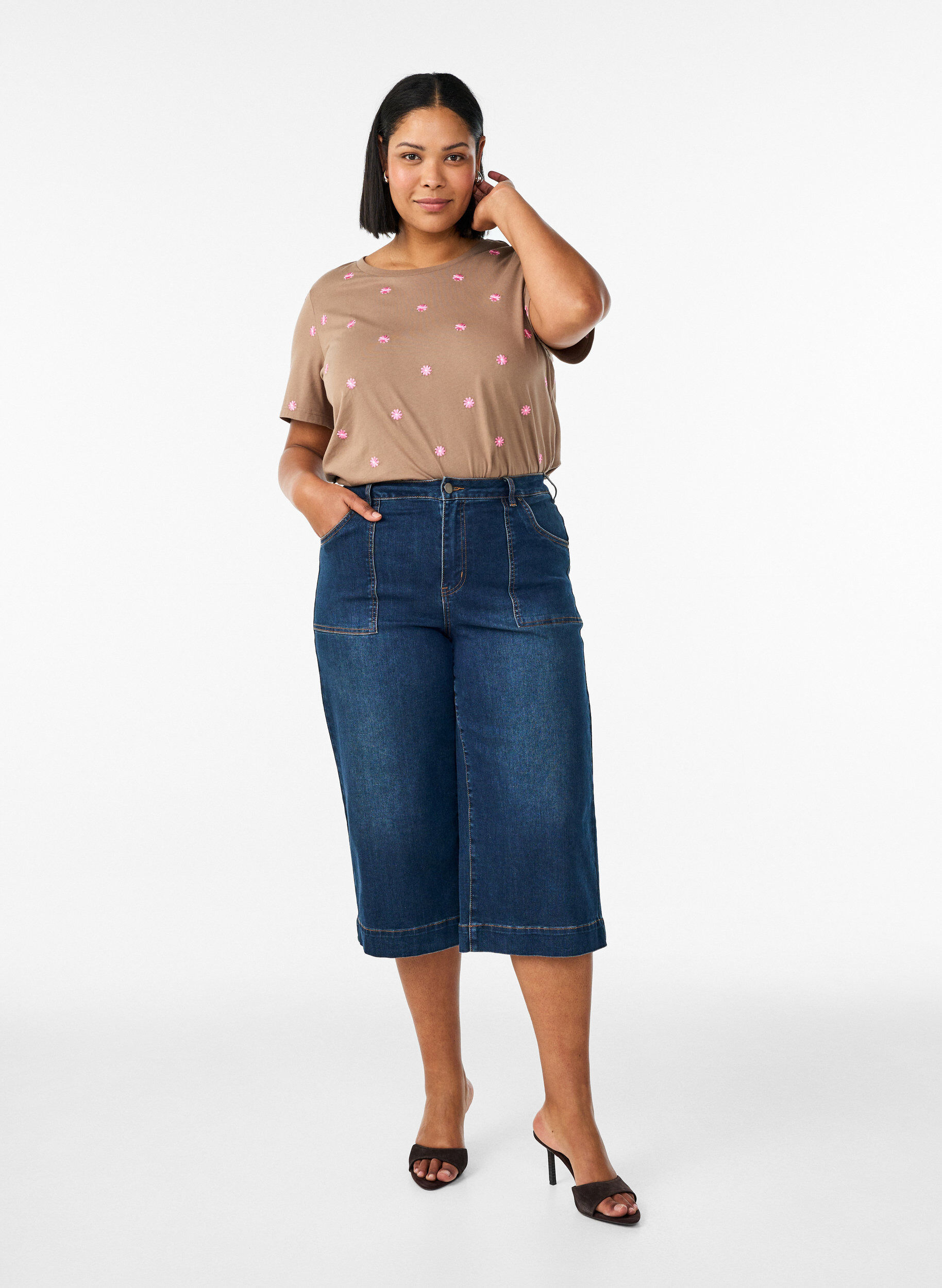 ZizziT-shirt in biologisch katoen met geborduurde motieven, Bruin, Model image number 1