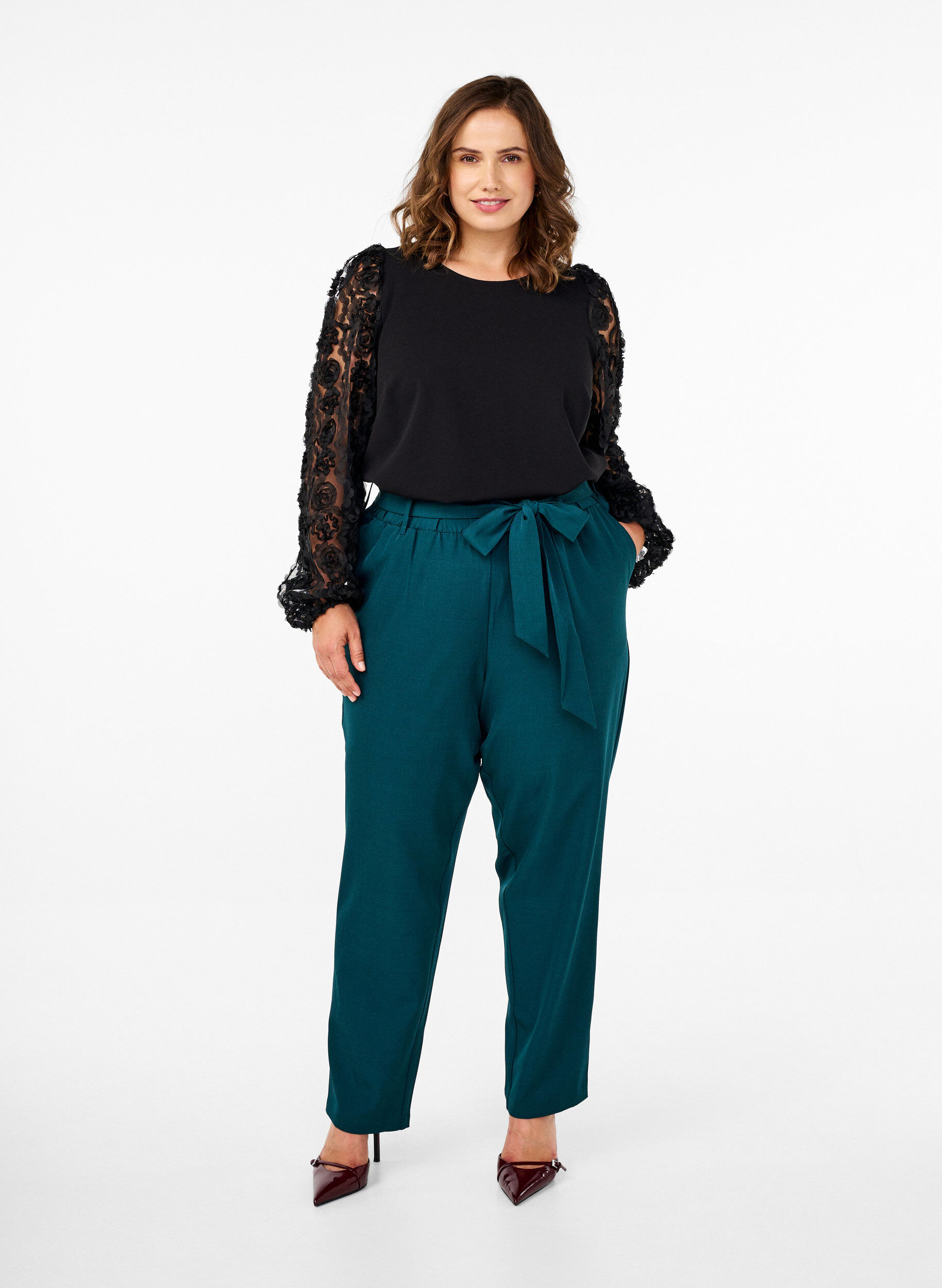 Zizzi High-waist broek met ruches en een strikriem, Sea Moss Melange, Model image number 0