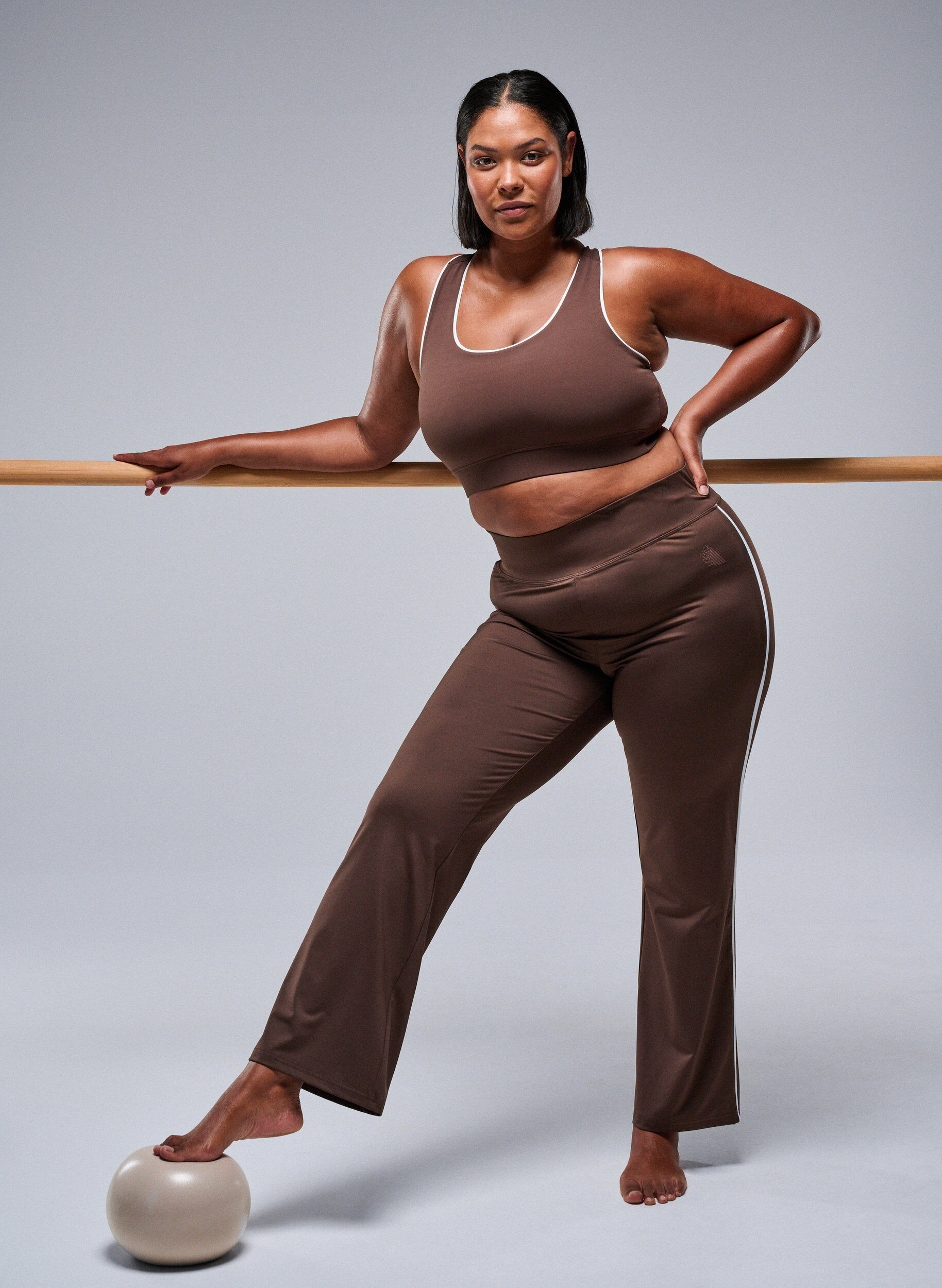 Uitlopende workoutbroek met contrasterende biezen