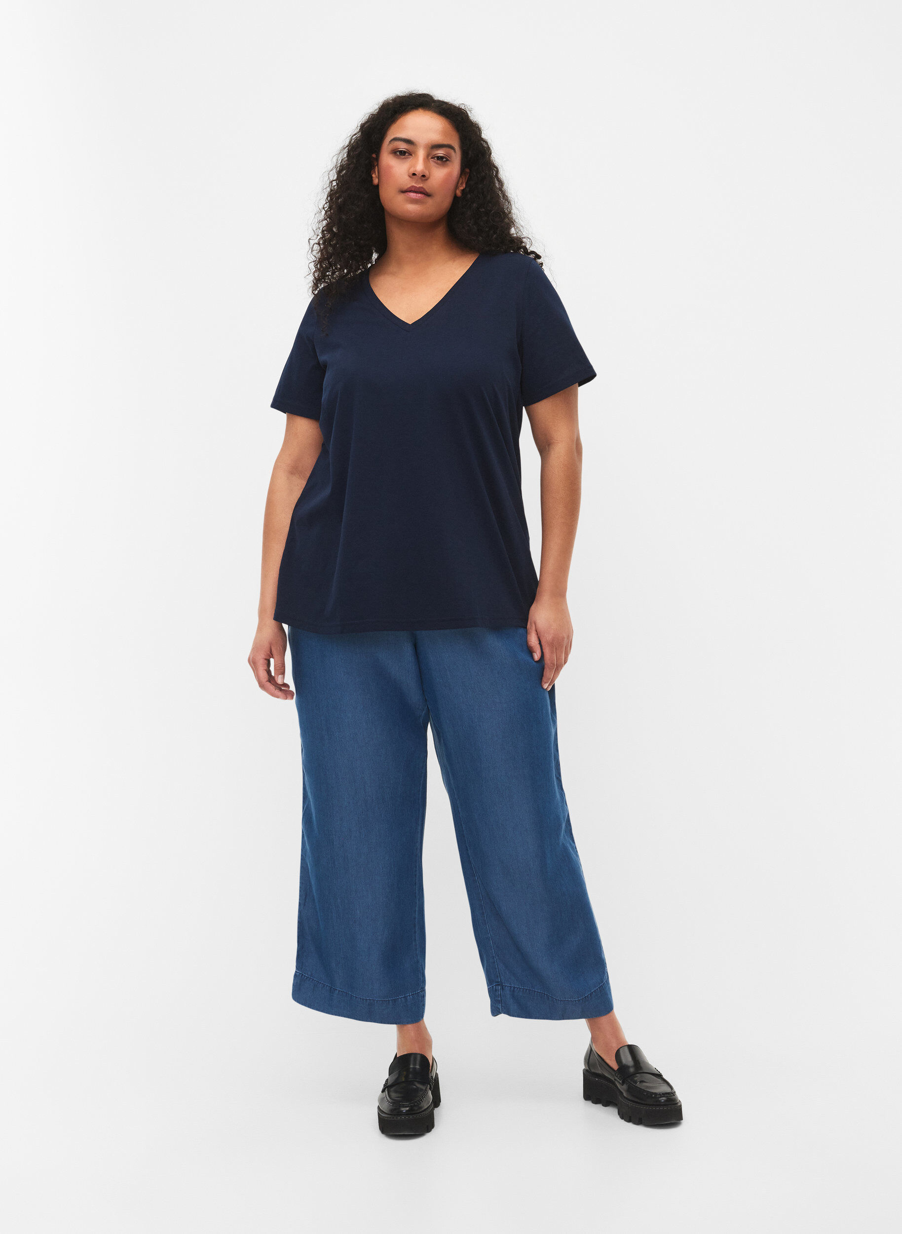 Zizzi T-shirt met korte mouwen en V-hals, Blauw, Model image number 1