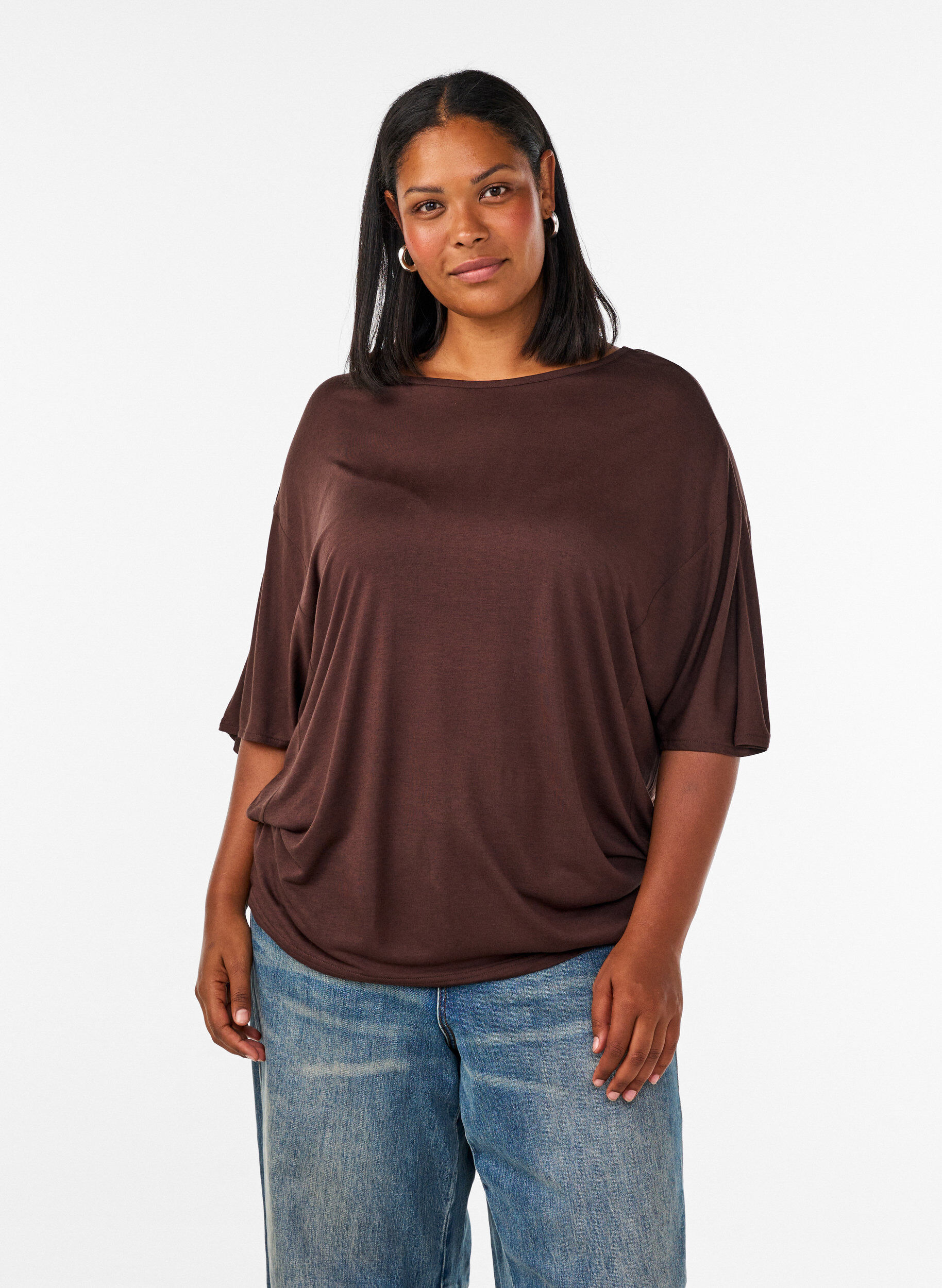 ZizziLosse pasvorm T-shirt in viscose jersey, Bruin, Model image number 0