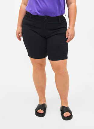 slim fit Emily shorts met normale taille, Black solid, Model image number 2
