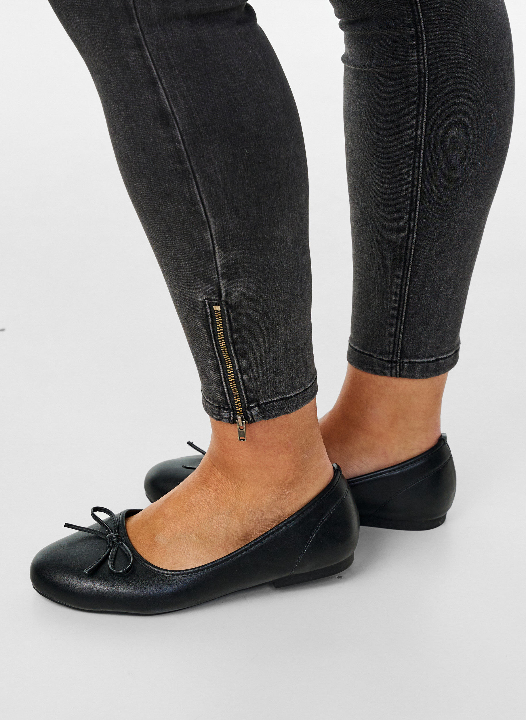 Zizzi Cropped Amy jeans met rits, Grijs, Model image number 4