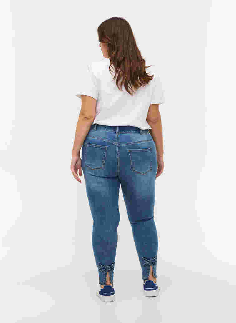 Cropped Amy jeans met hoge taille en strikje, Blue denim, Model image number 1