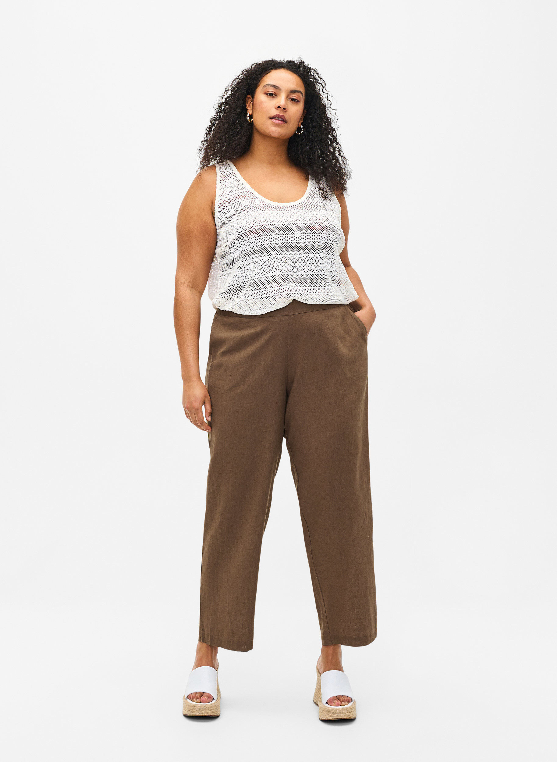 Zizzi Mouwloze top met gaatjespatroon, Off White, Model image number 2