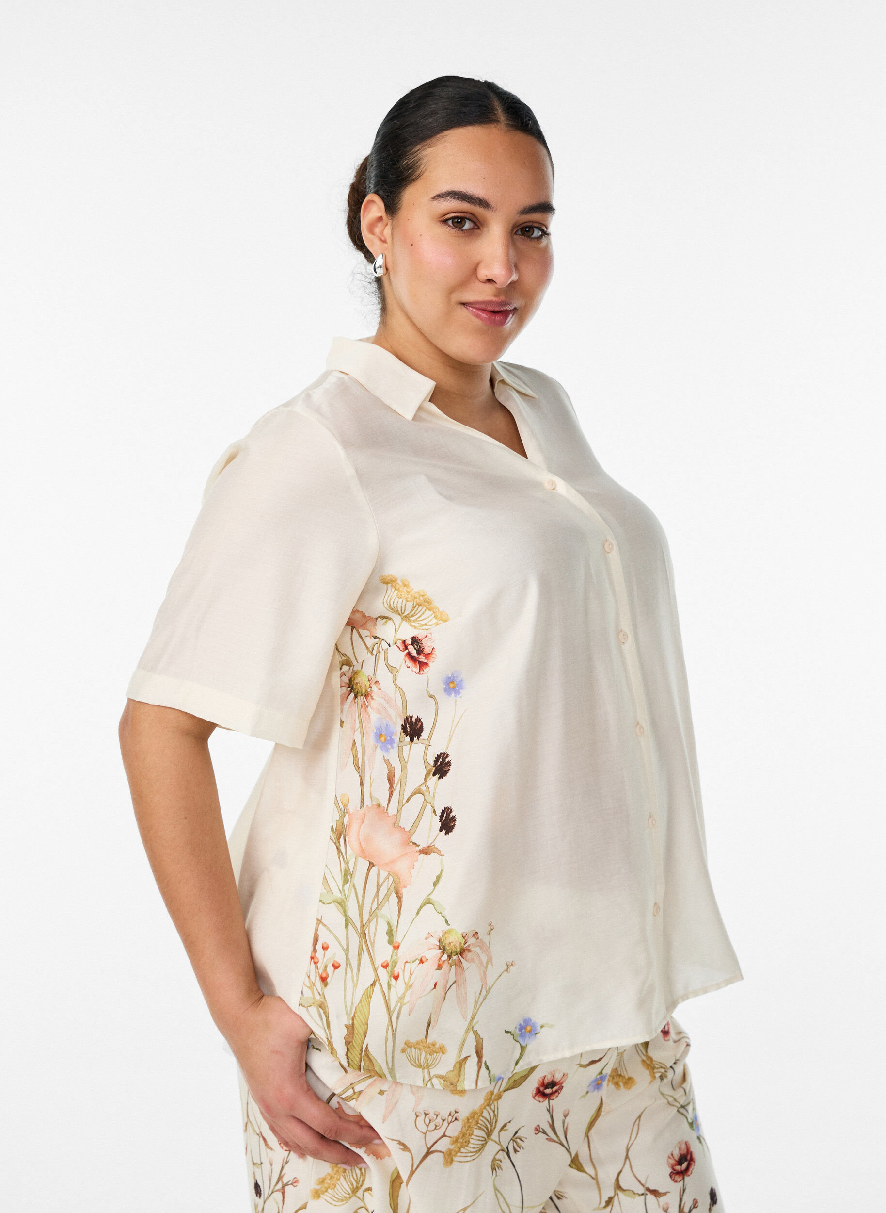 ZizziBlouse met ellebooglange mouwen en bloemenaccenten, Beige, Model image number 0