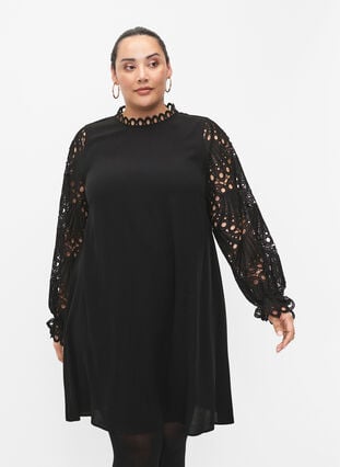 Viscose jurk met crochet mouwen, Black, Model image number 0