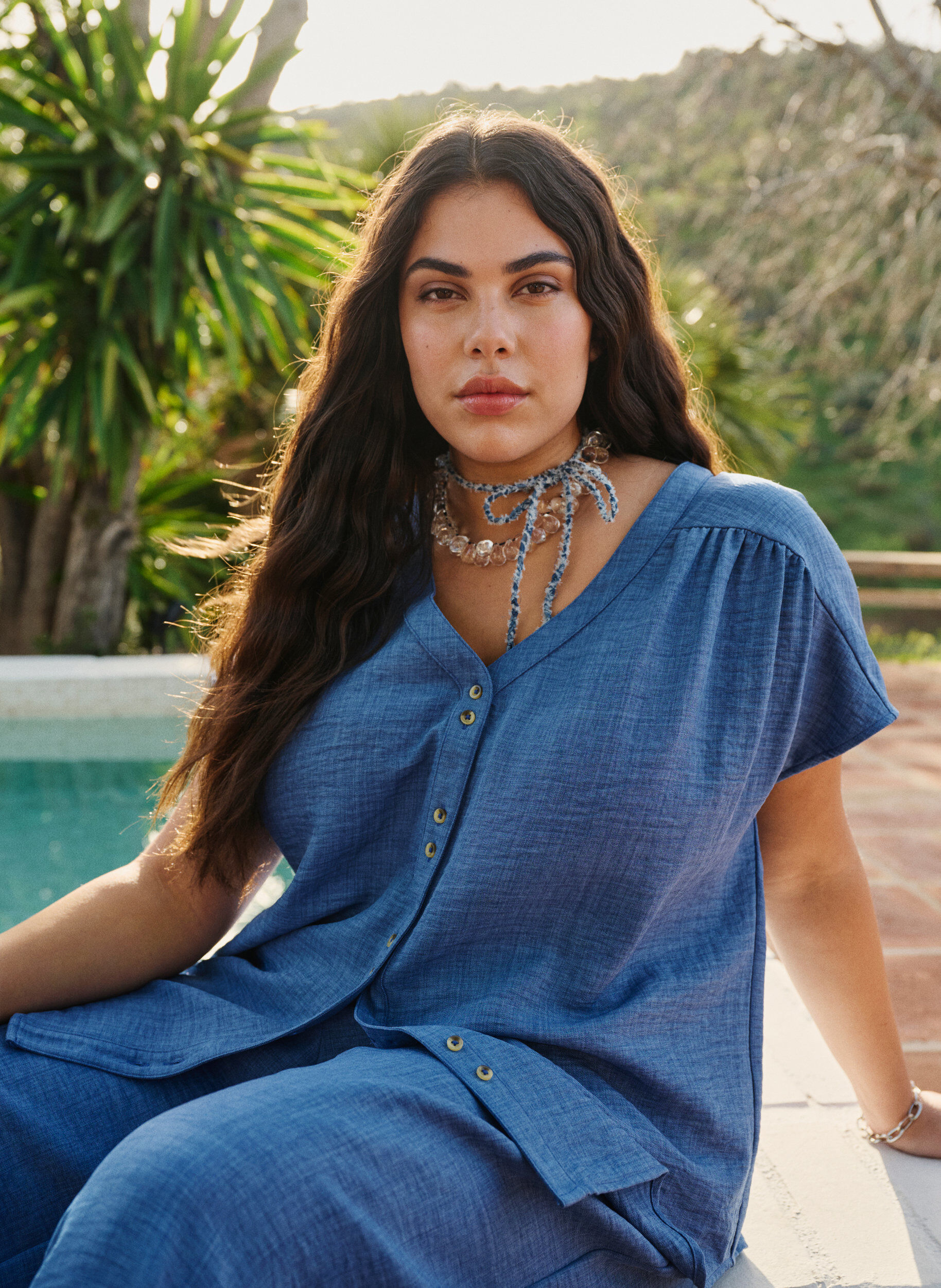 Zizzi Overhemd blouse met V-hals en korte mouwen, Blauw, Image image number 0