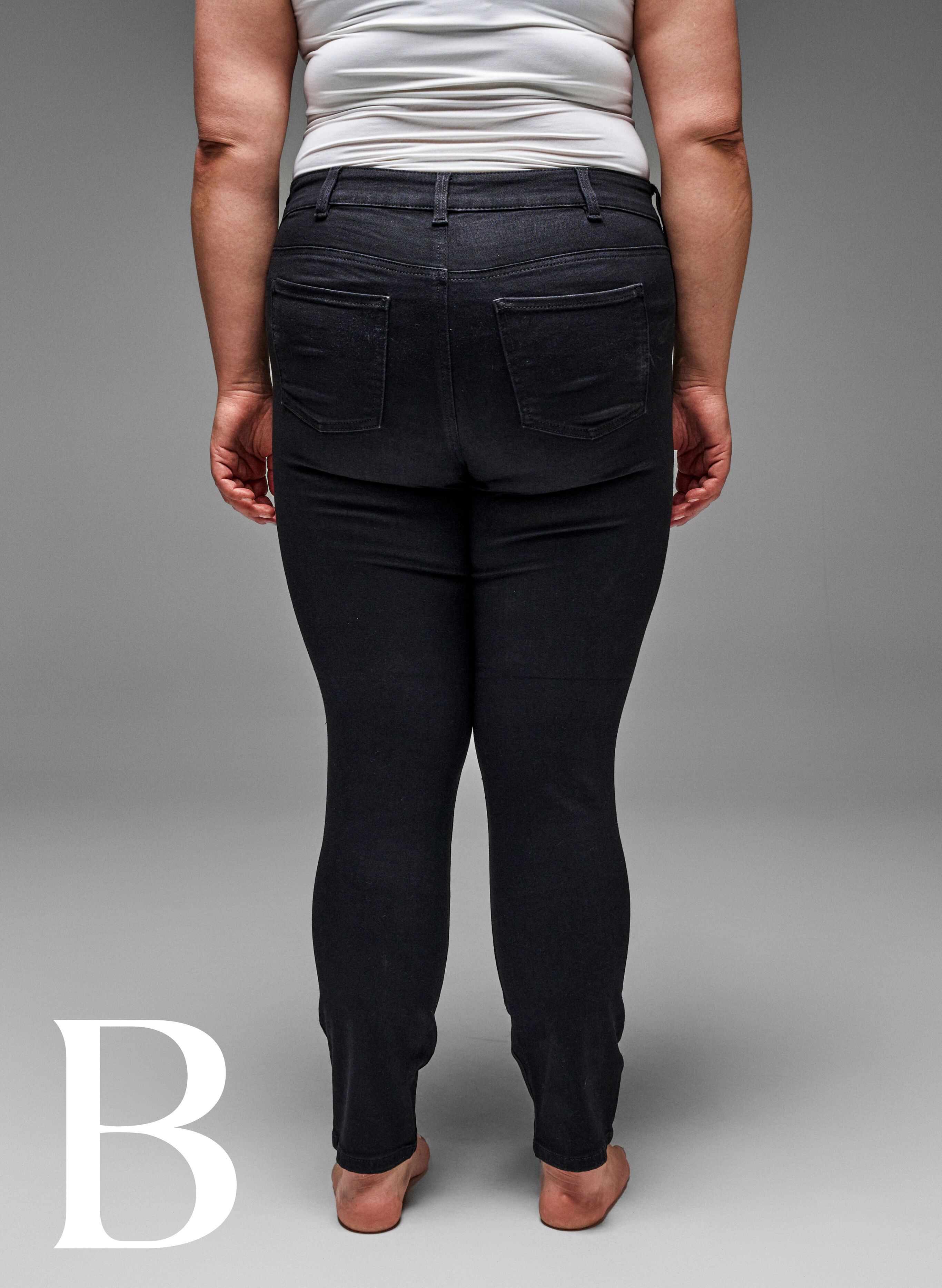 Zizzi Strakke pasvorm jeans met een normale taille, Black, Model image number 5