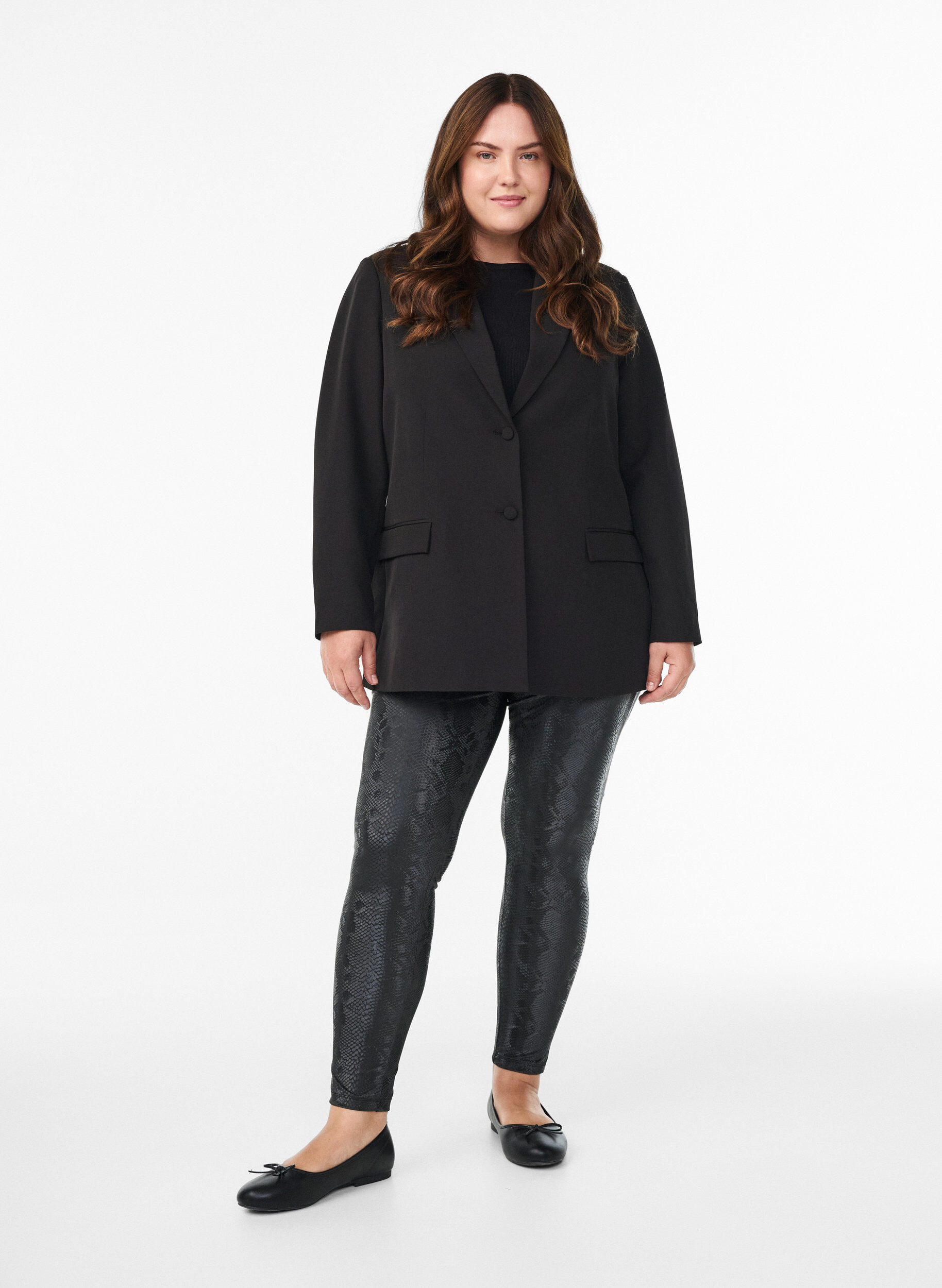 Zizzi Leggings in imitatieleer met dierenpatroon, Zwart, Model image number 1