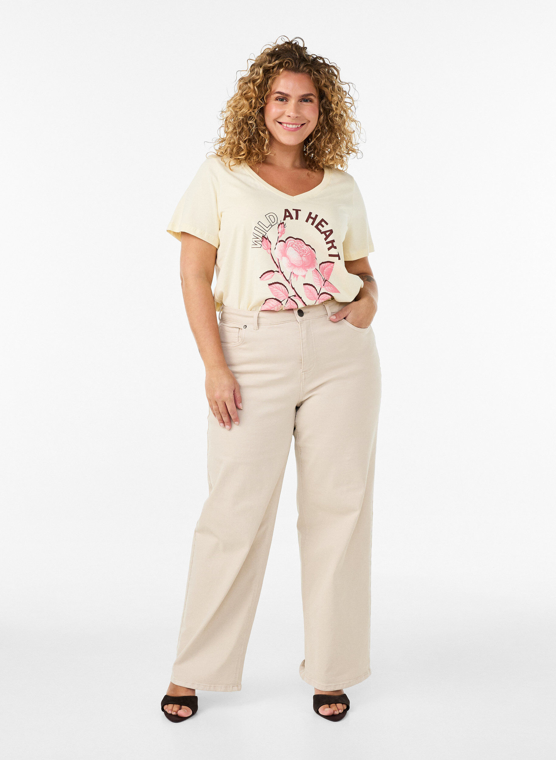 ZizziKatoenen T-shirt met V-hals en print aan de voorkant, Beige, Model image number 1