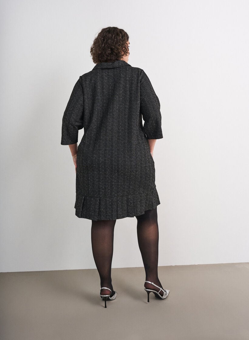 Korte boucl&eacute;jurk met decoratieve knopen, Zwart, Model image number 2
