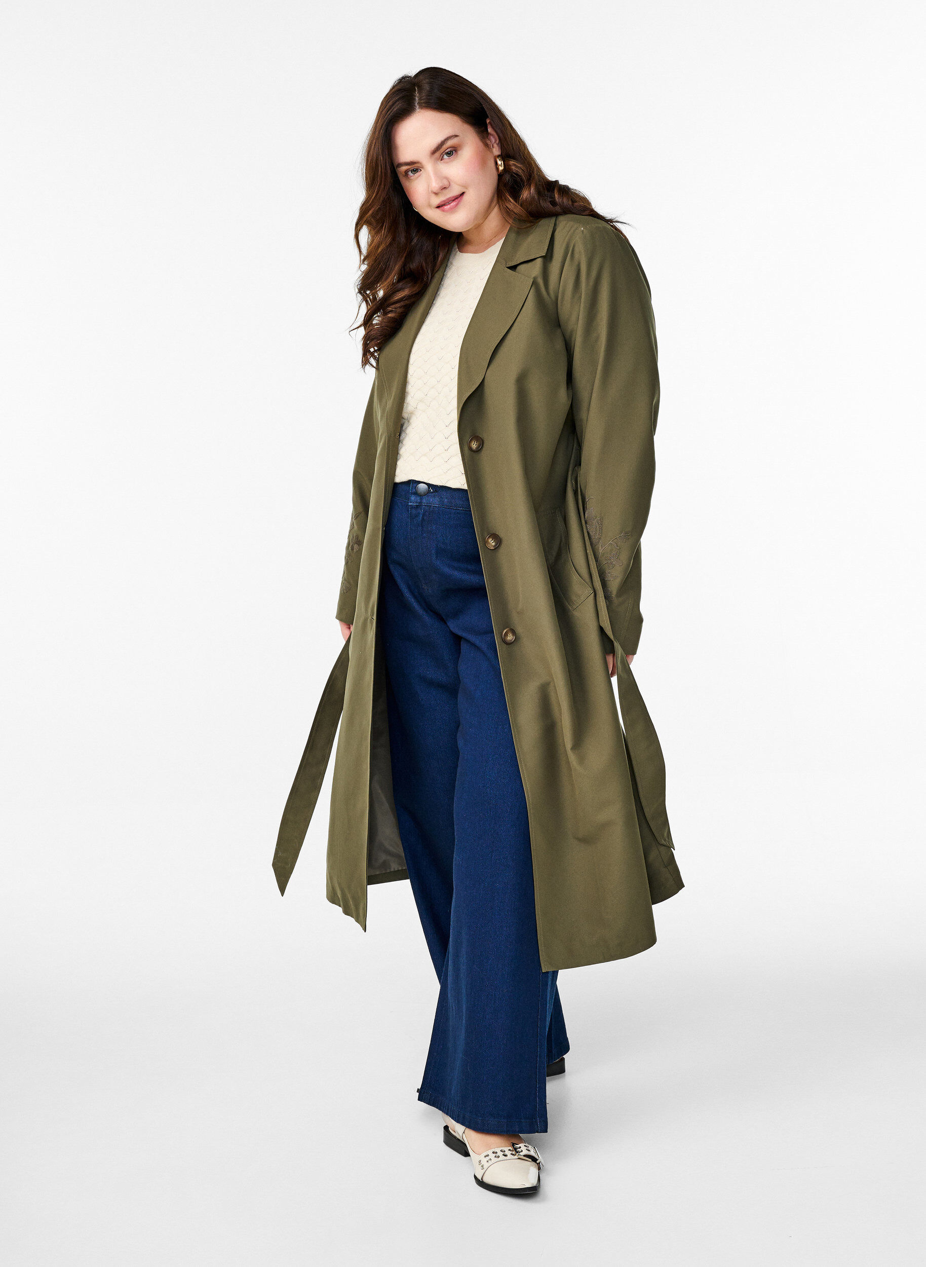 Zizzi Lange trenchcoat met borduursels, Groen, Model image number 1