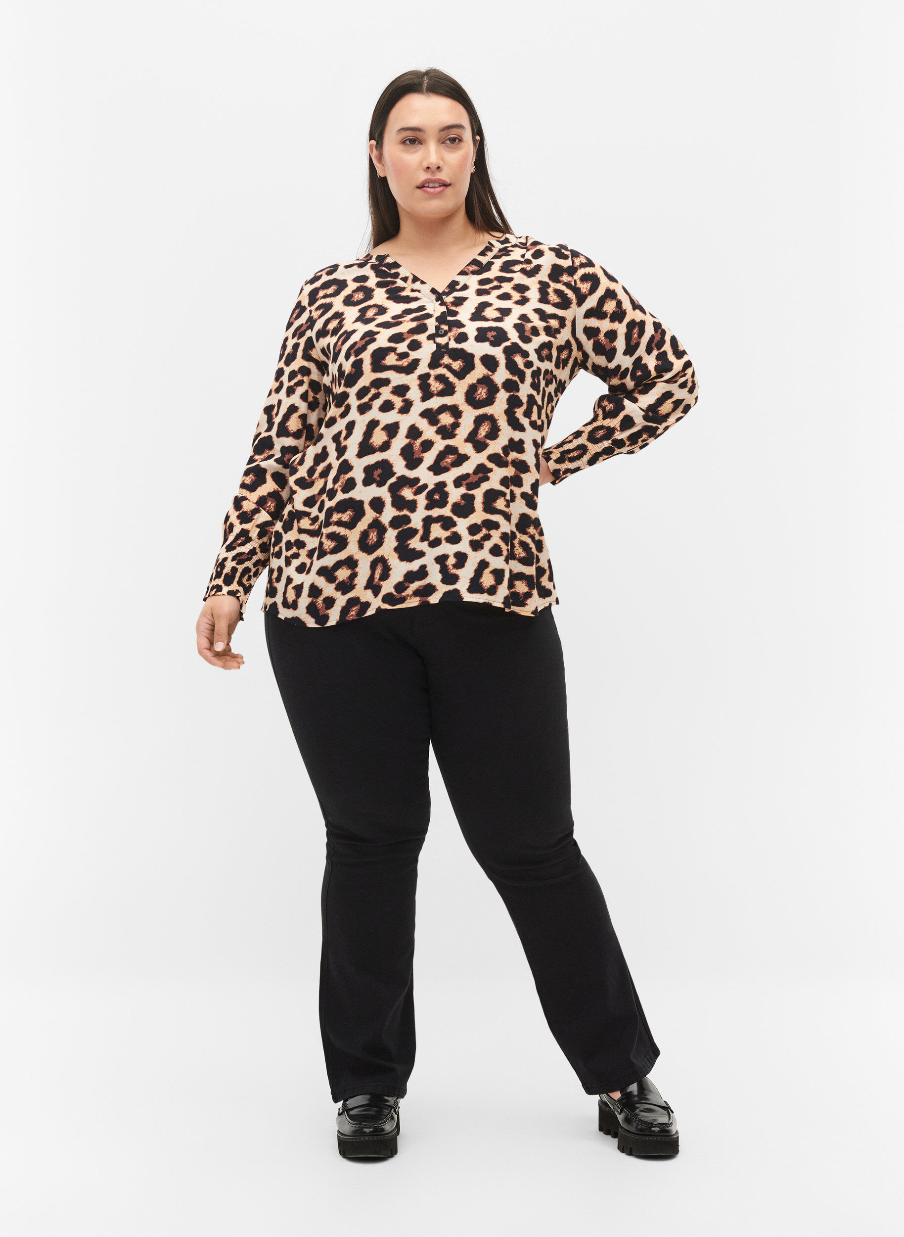 Zizzi Bedrukte viscose top met smok, Leo AOP, Model image number 2