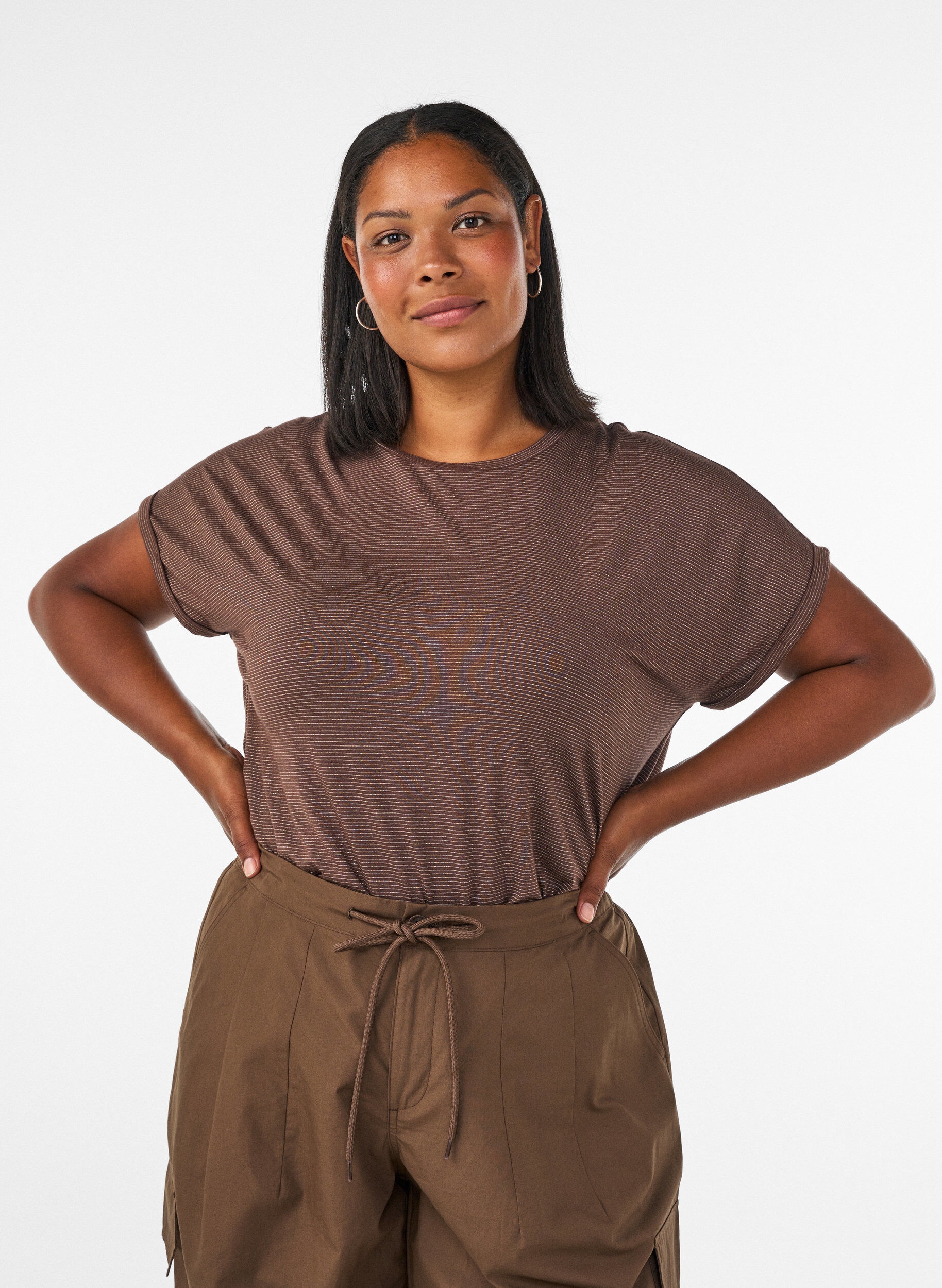 Viscose T-shirt met glitterstrepen, Bruin, Model