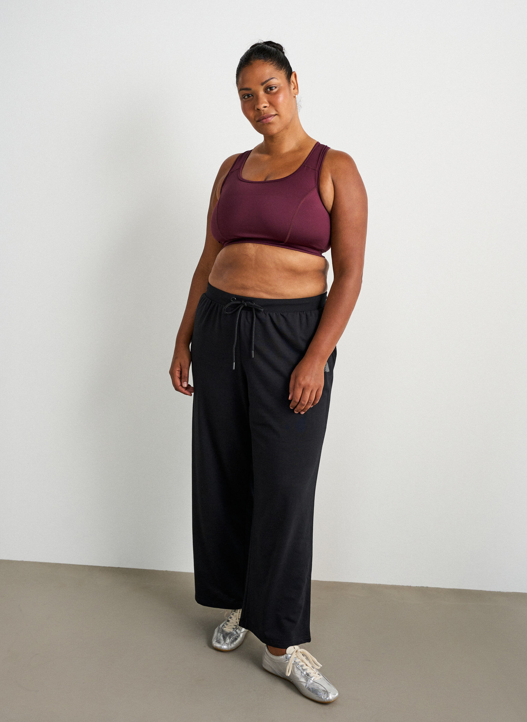 Trainingsbroek met wijde pijpen en hoge taille, Zwart, Model