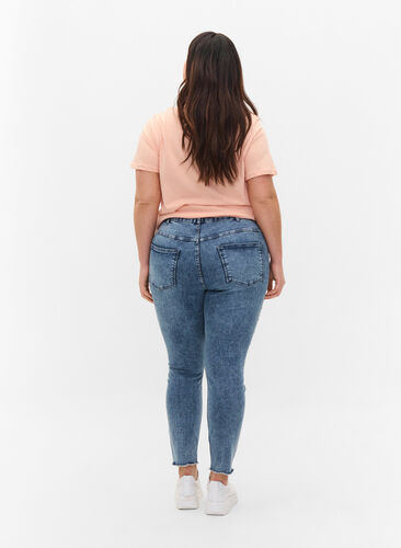 Cropped Amy jeans met klinknagels in de zijnaad, L.Blue Stone Wash, Model image number 1