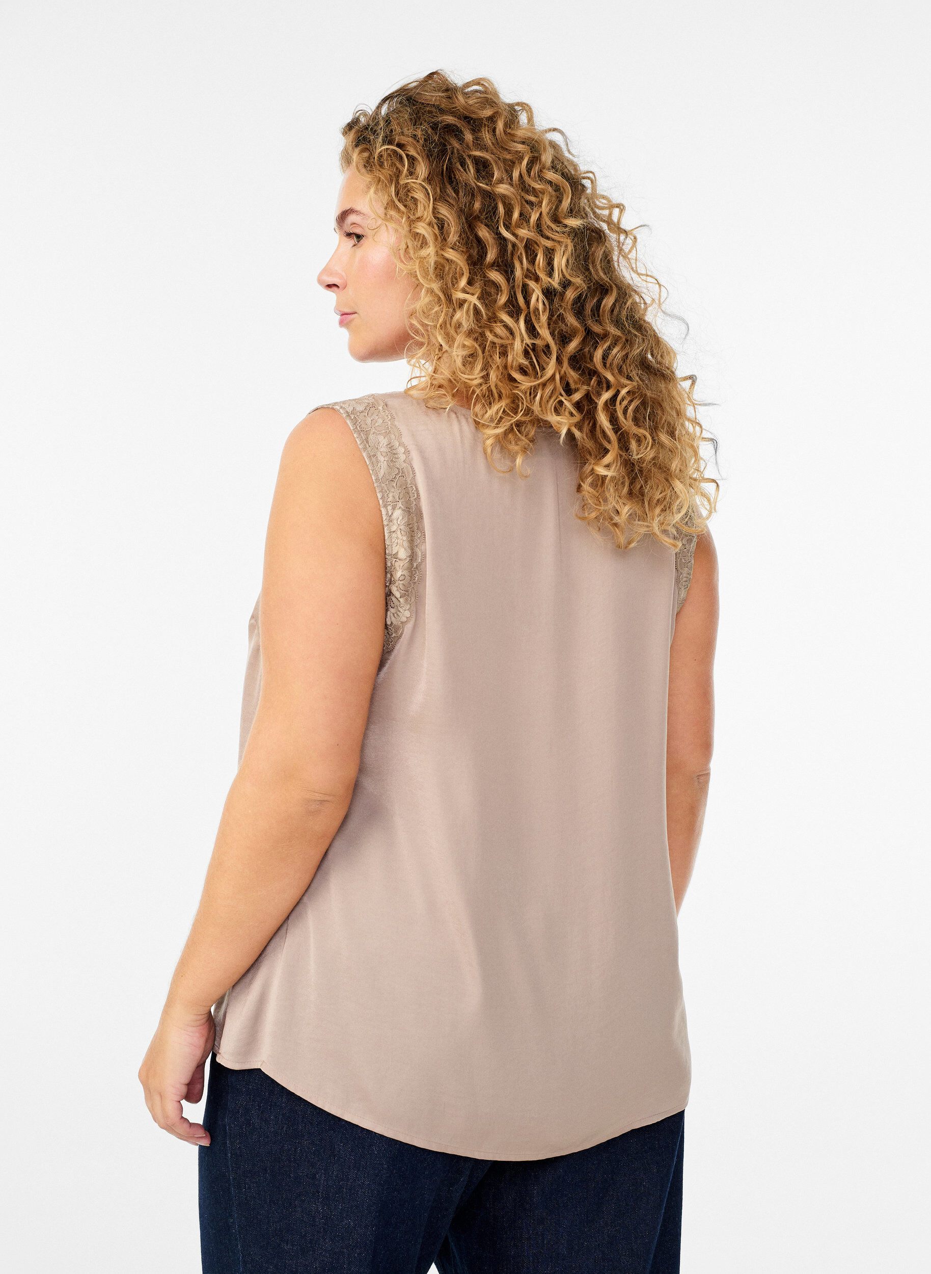 Zizzi Mouwloze top met kant, Beige, Model image number 2