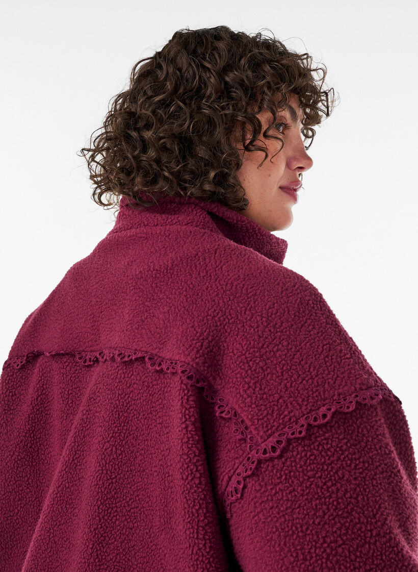 Teddyjas met broderie anglaise rand en hoge kraag, Rood, Model image number 3