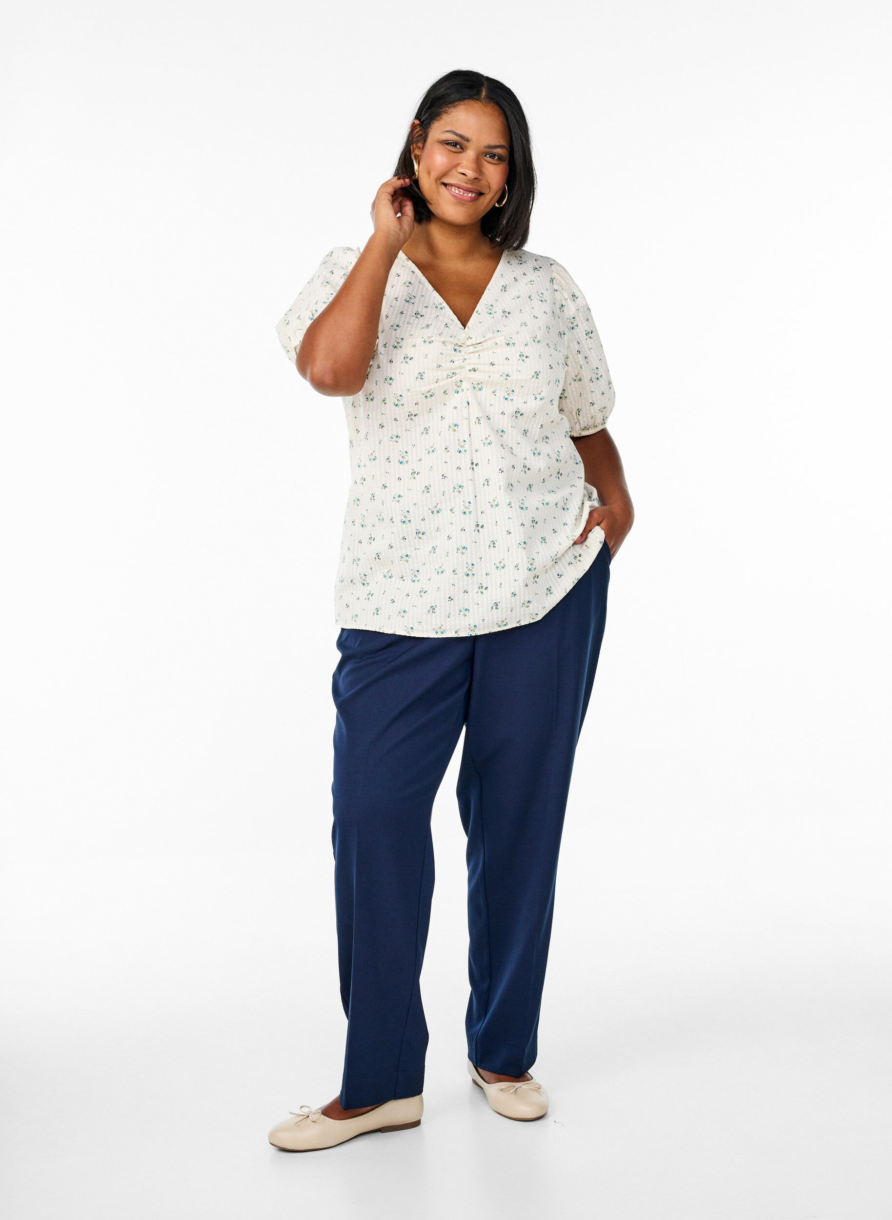 Zizzi Blouse met korte pofmouwen en ruches details, Wit, Model image number 1