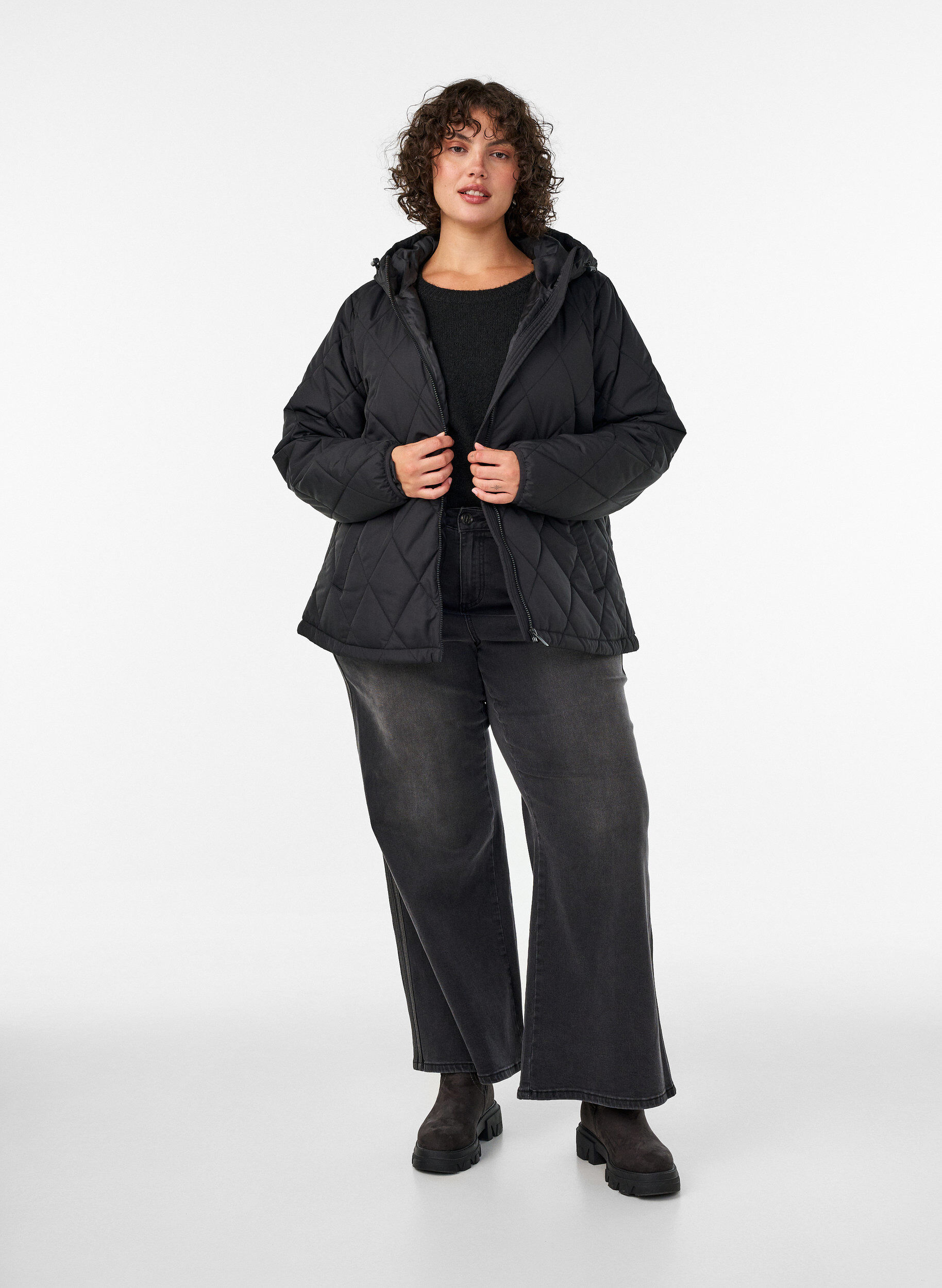 ZizziLicht gewatteerd jack met diamant-quilt, Zwart, Model image number 1