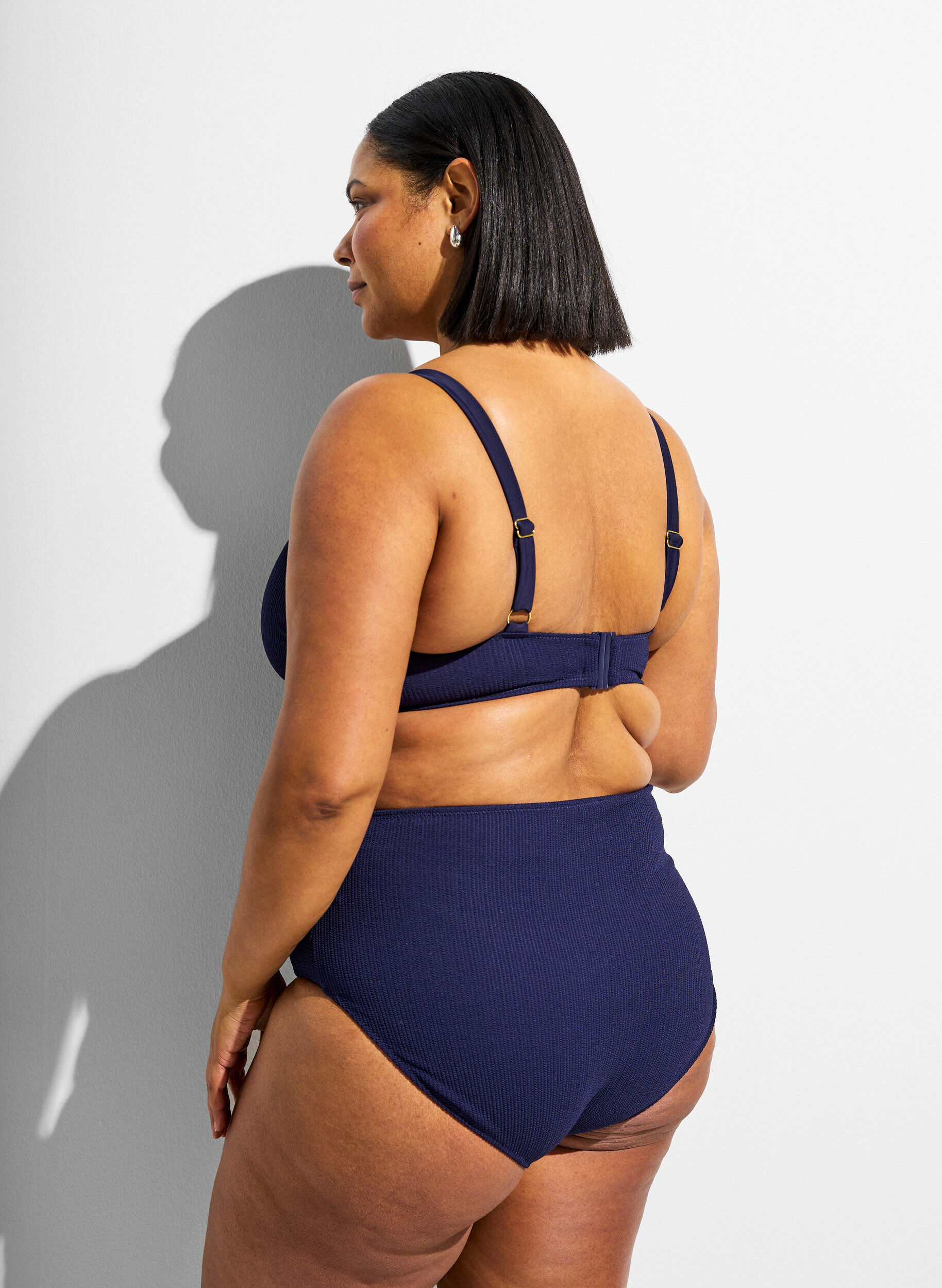 Zizzi Bikinibroekje met hoge taille en textuur, Blauw, Model image number 1