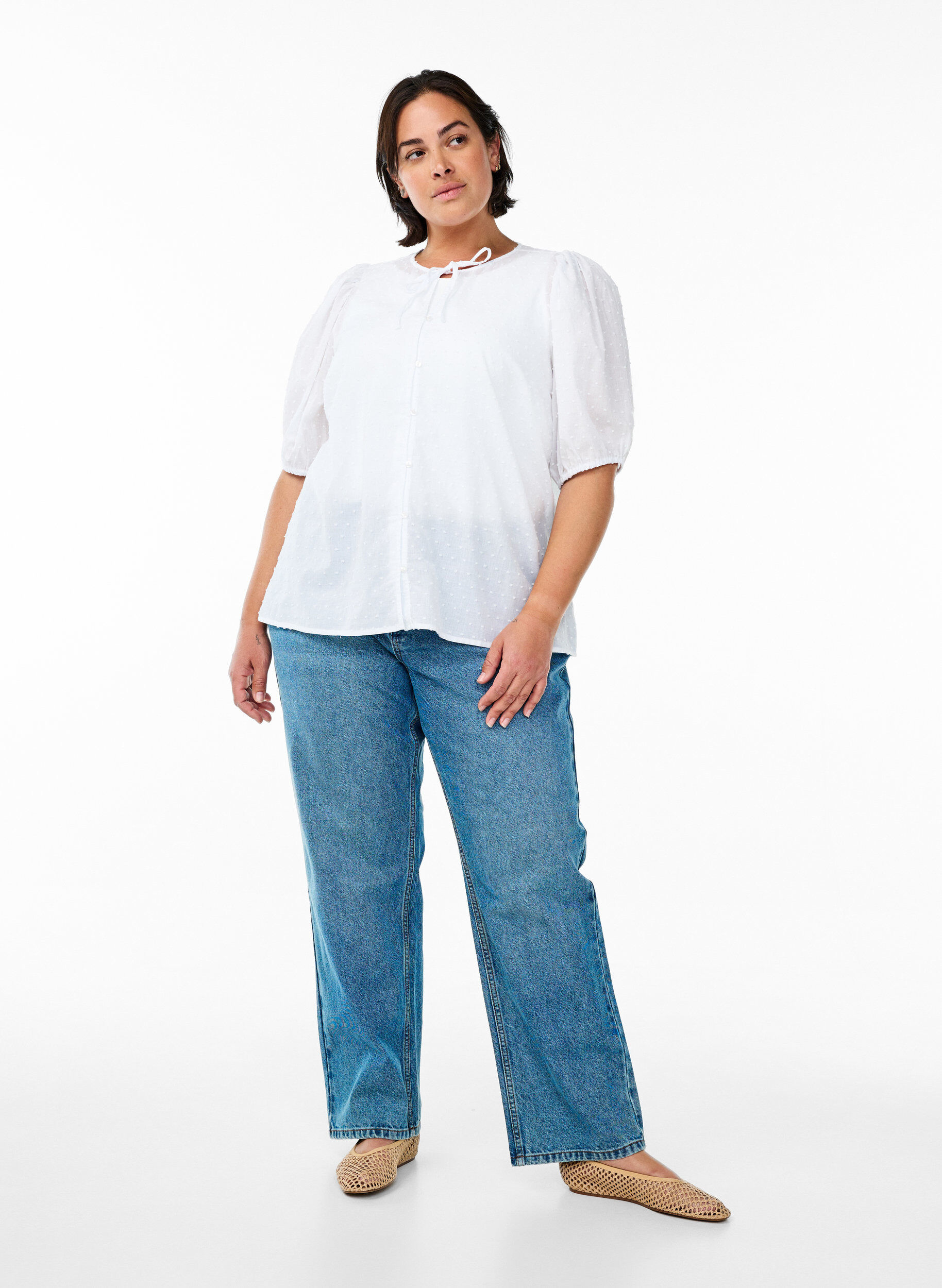 Zizzi Shirtblouse met strikkoord en gestippelde textuur, Wit, Model image number 1