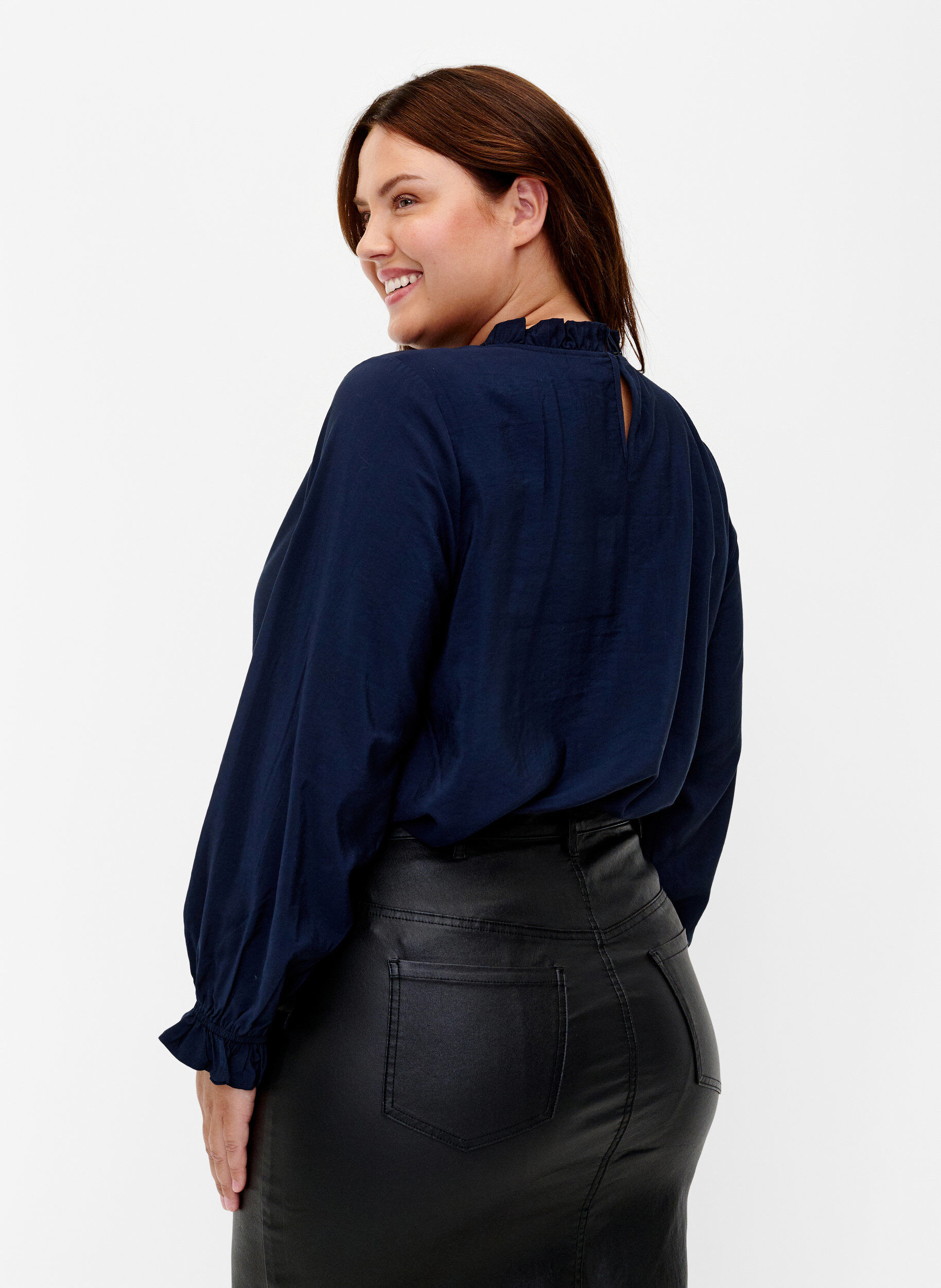 Zizzi Viscose blouse met lange mouwen en ruches, Total Eclipse, Model image number 1