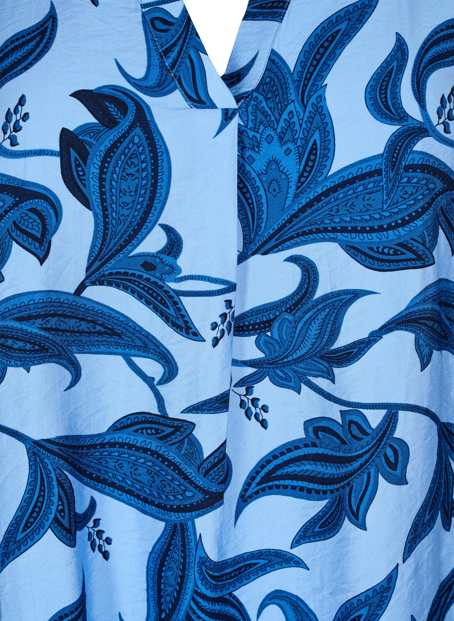 Zizzi Blouse met lange mouwen in paisleydesign en v-hals, Blue Paisley AOP, Packshot image number 2