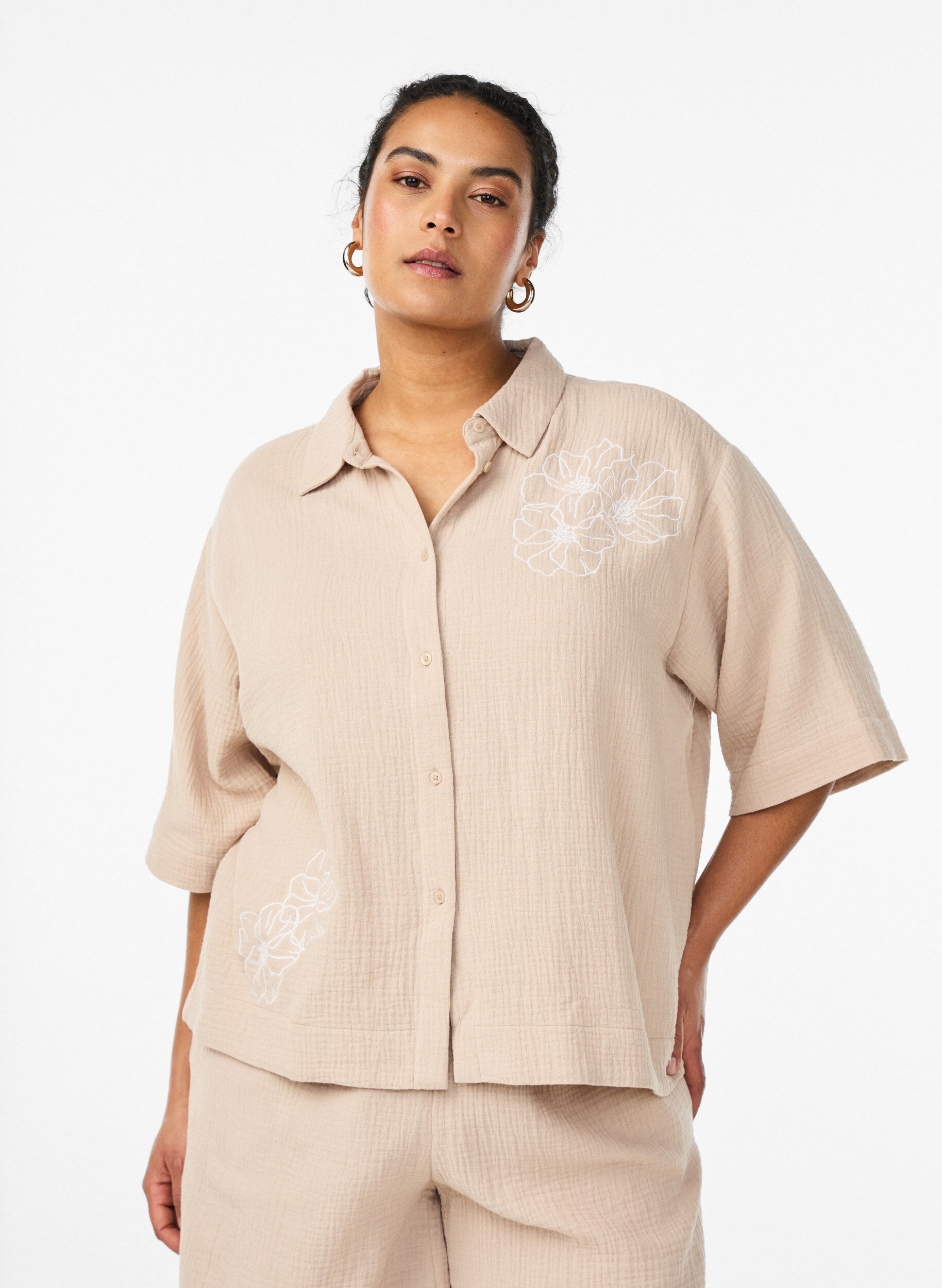 Zizzi Katoenen mousseline shirt met geborduurde details, Beige, Model image number 0